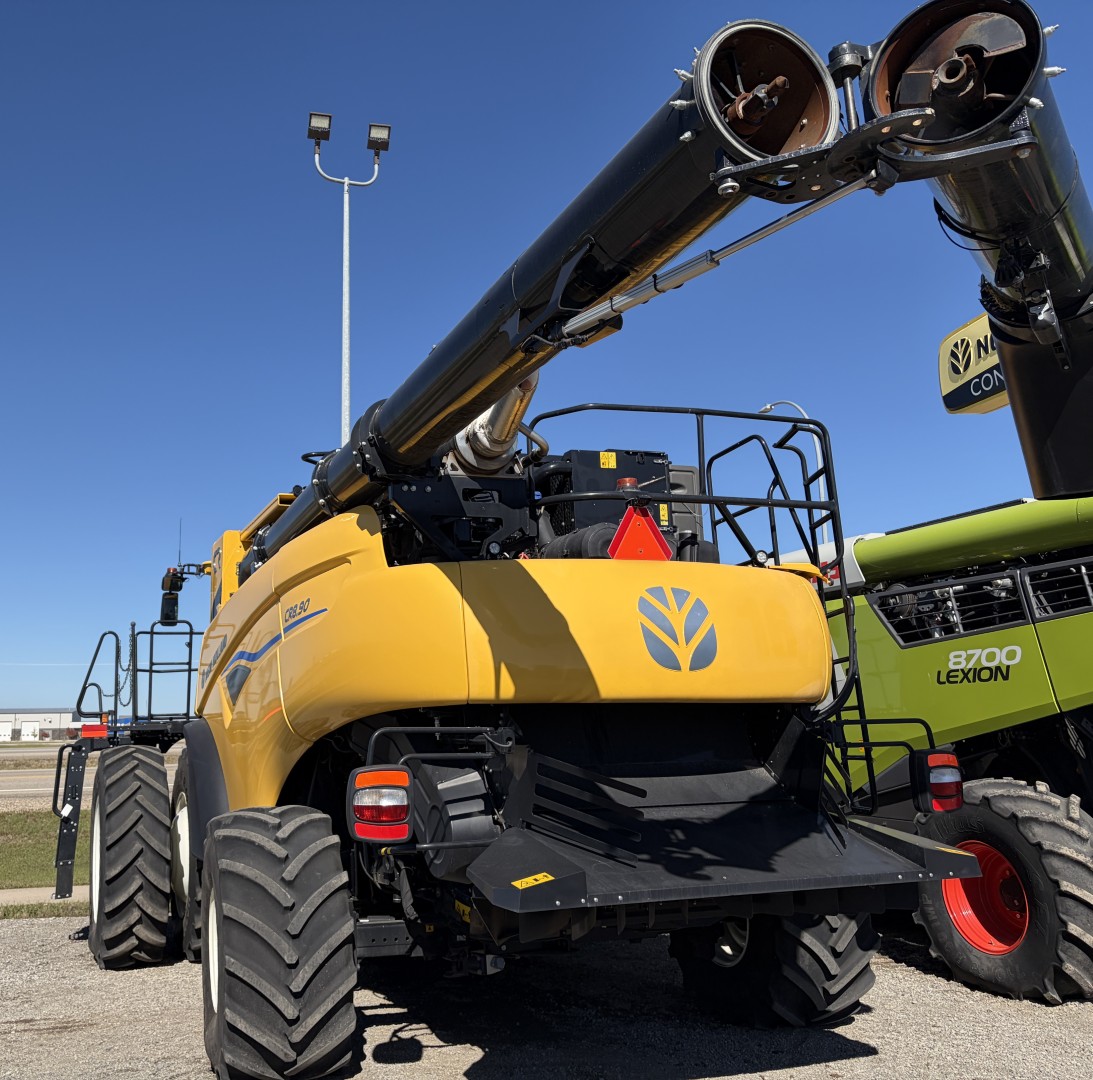 2024 New Holland CR8.90Z Combine