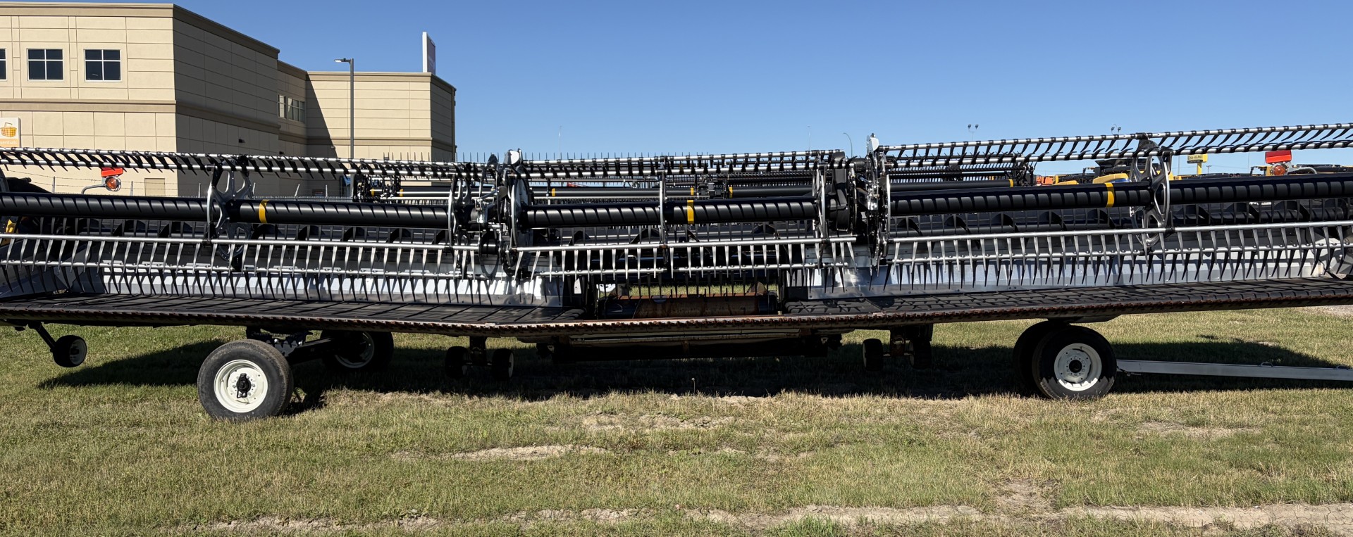 2024 MacDon FD240 Header Draper Flex