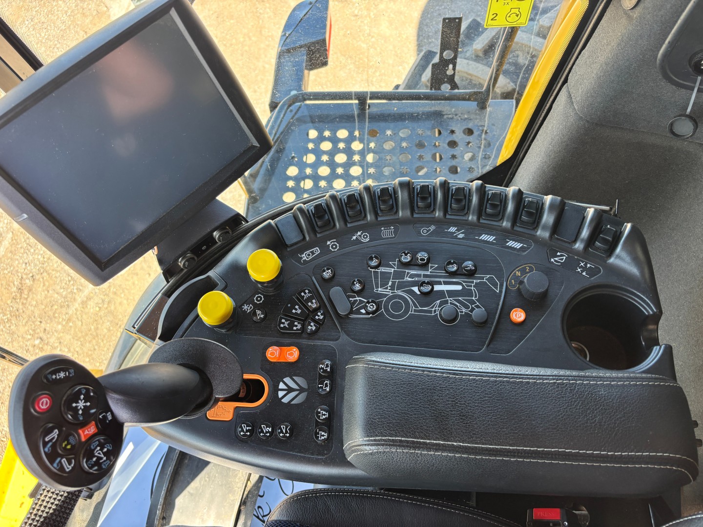 2022 New Holland CR8.90Z Combine