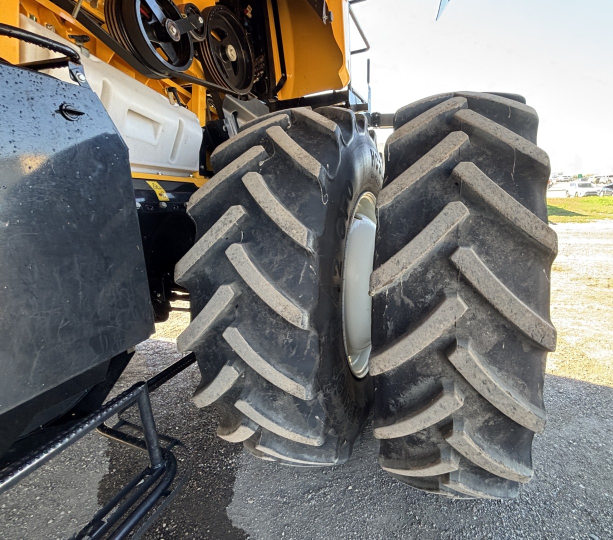 2022 New Holland CR8.90Z Combine