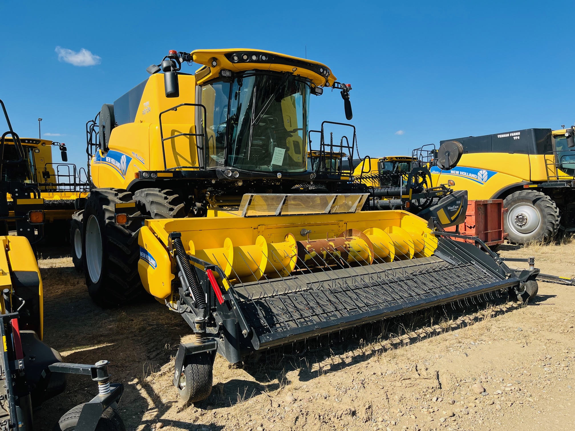 2022 New Holland CR8.90 Combine