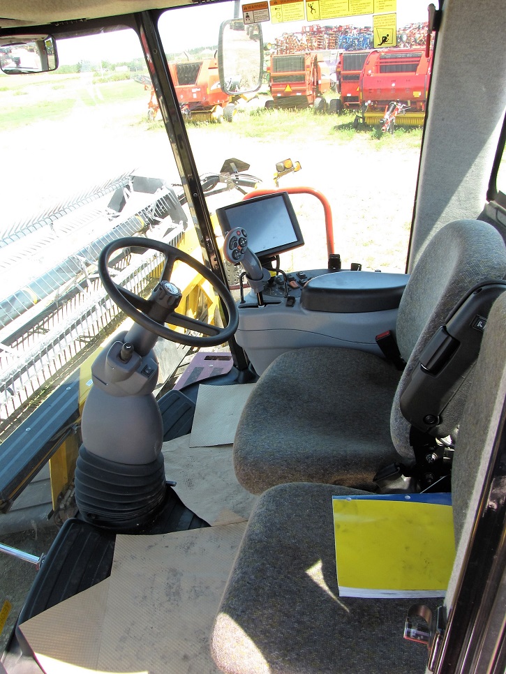 2014 New Holland SR200 Swather