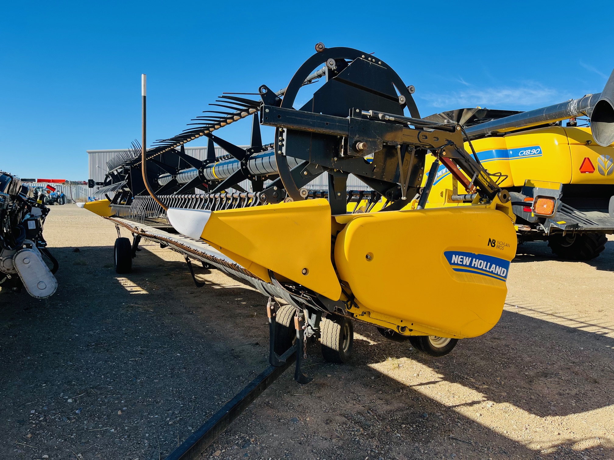 2017 New Holland 880CF-40 Header Combine