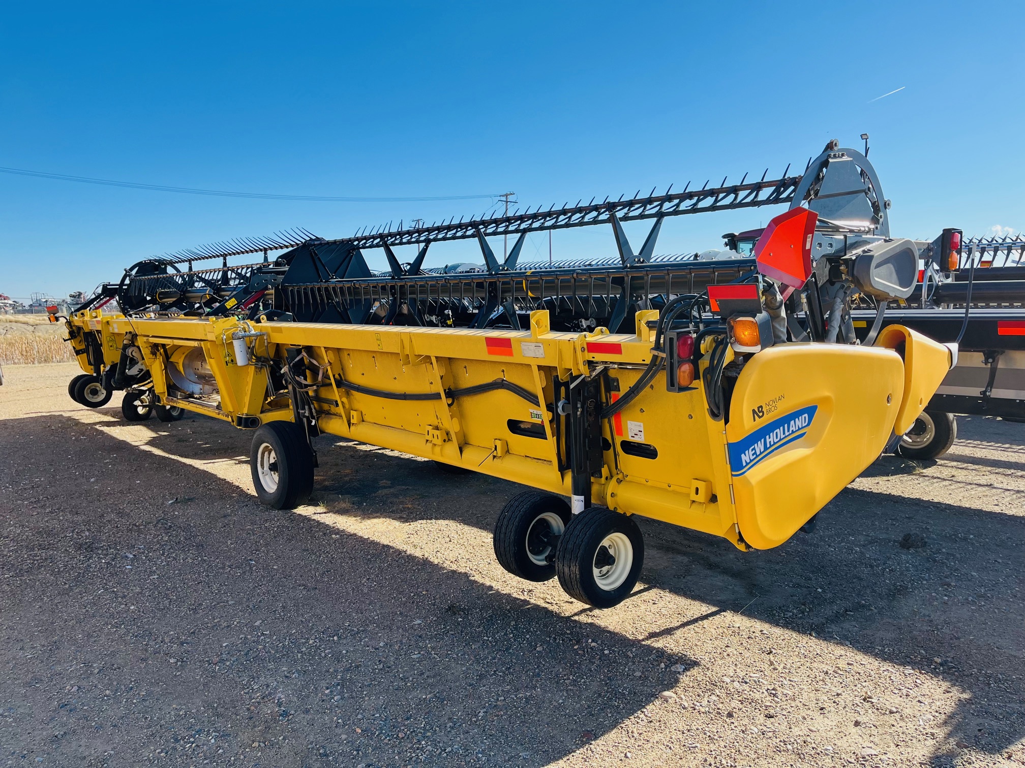 2017 New Holland 880CF-40 Header Combine