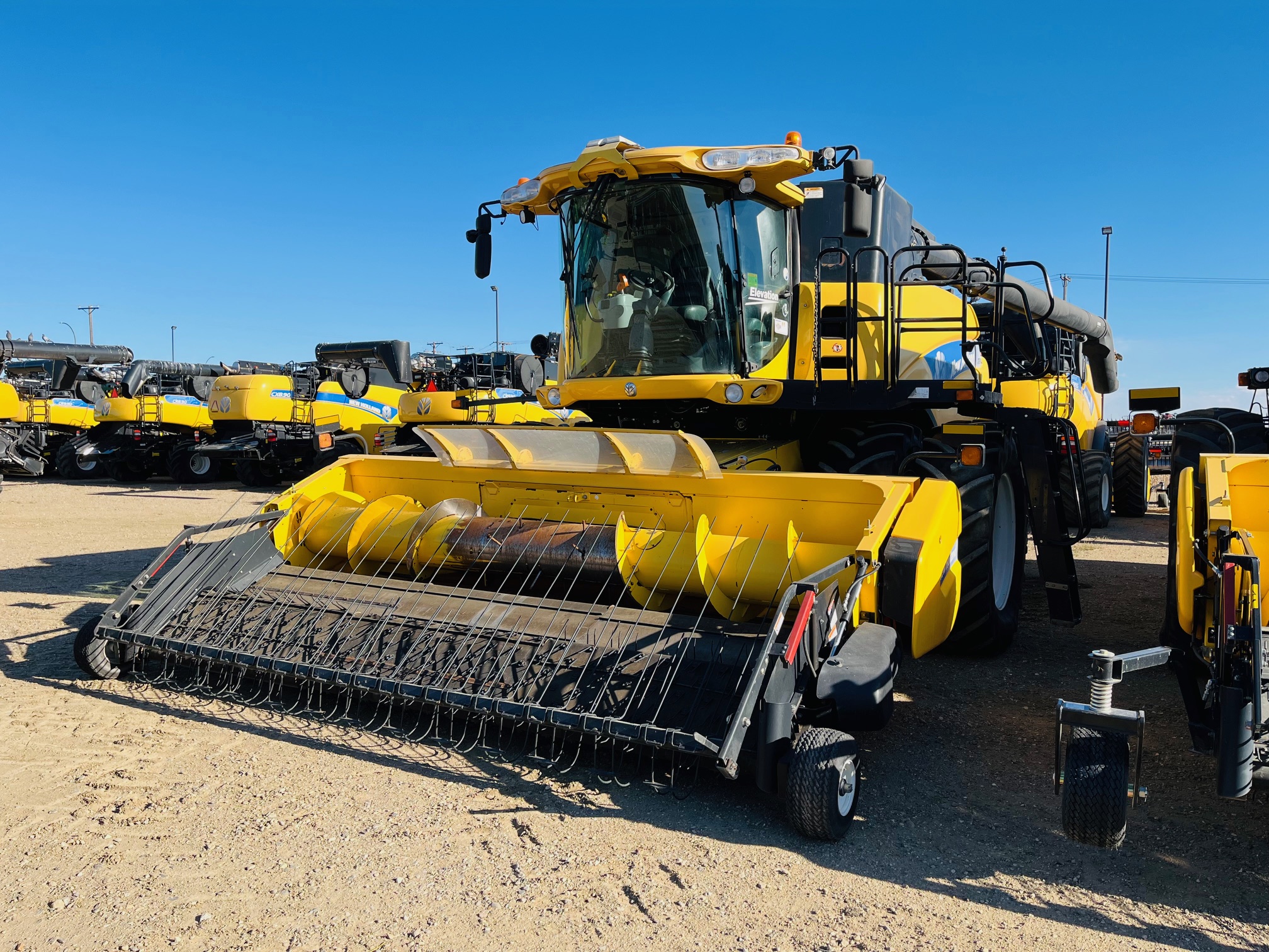 2012 New Holland CR9090 Combine