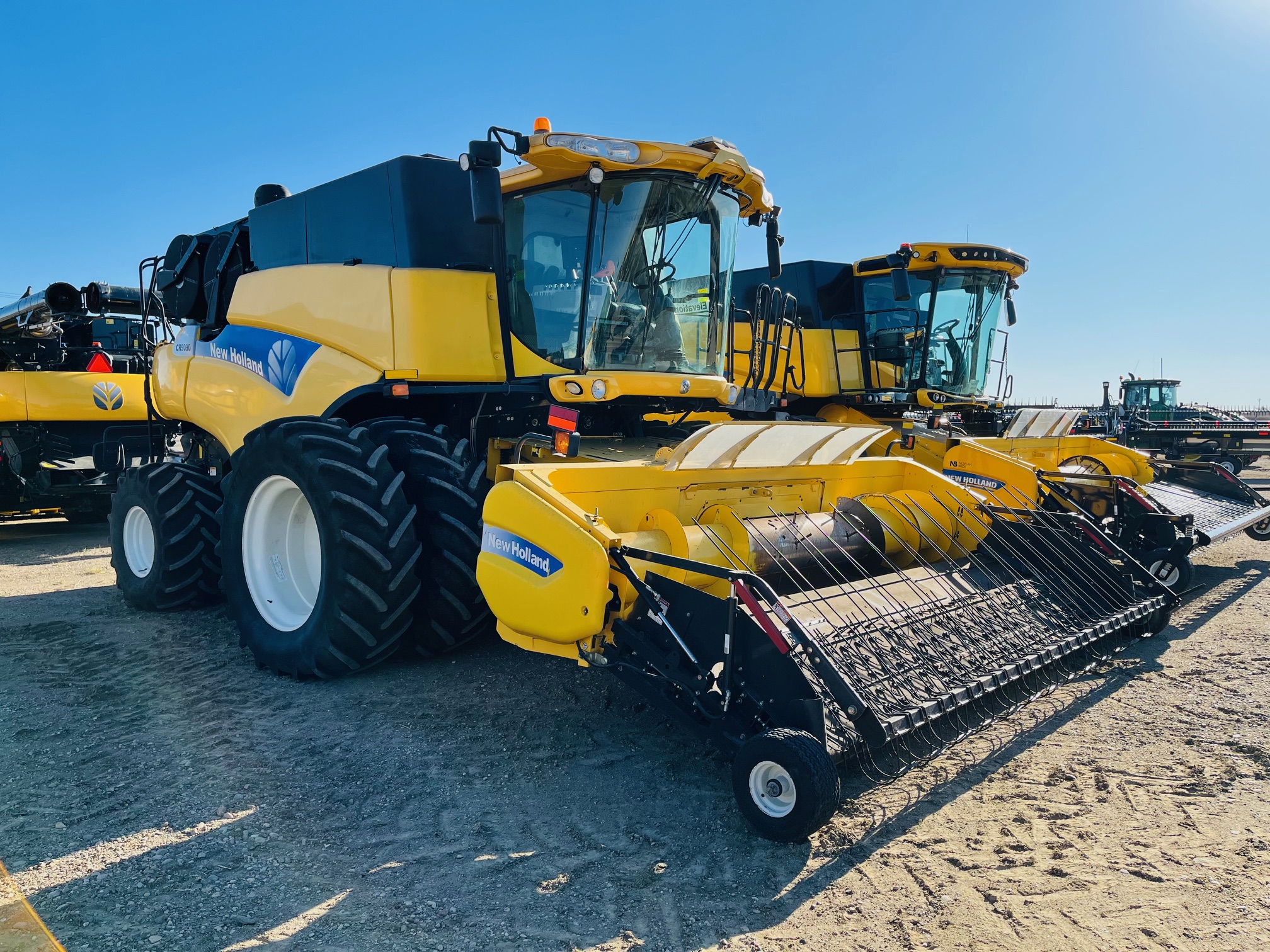 2012 New Holland CR9090 Combine