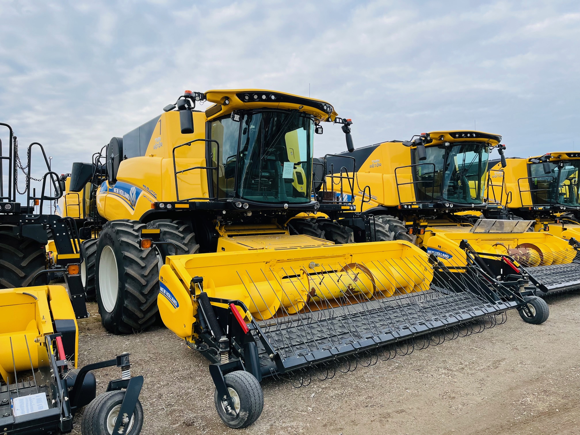 2023 New Holland CR9.90Z Combine