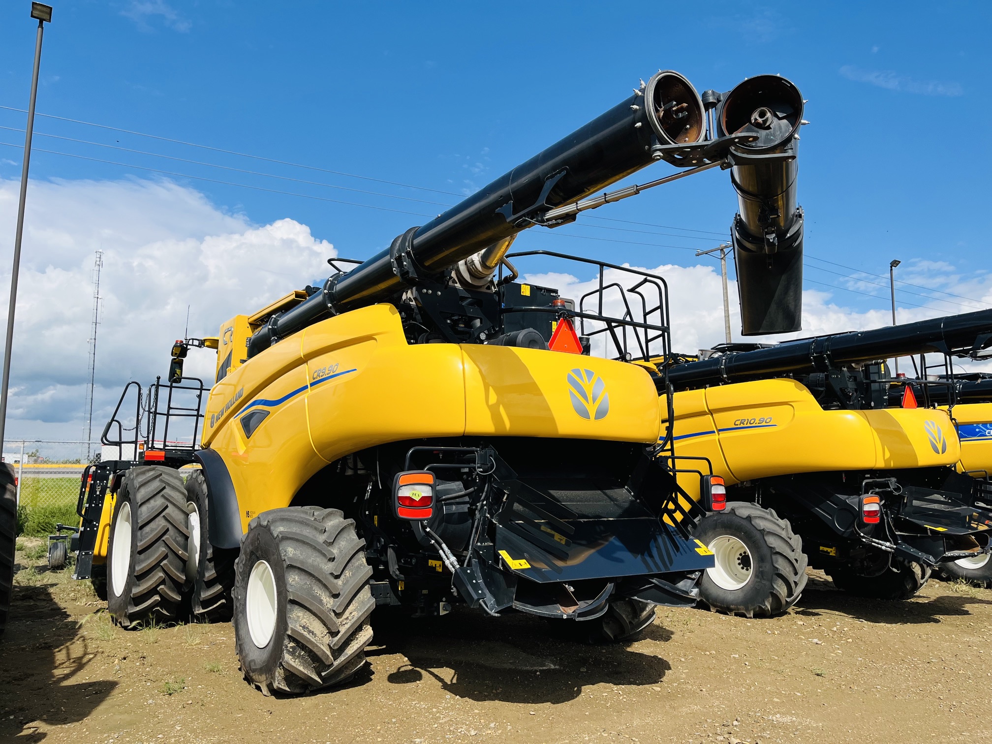 2025 New Holland CR9.90Z Combine