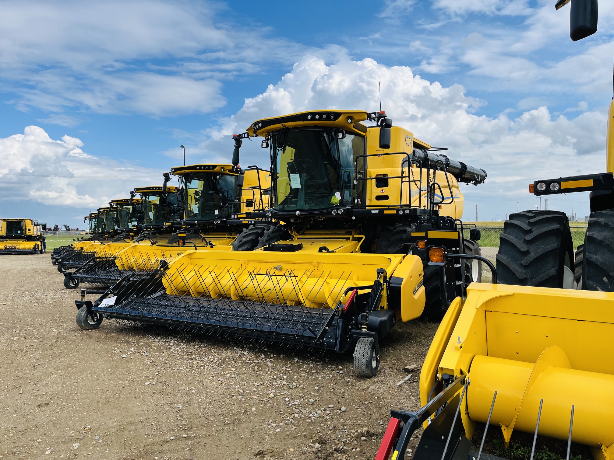 2025 New Holland CR9.90Z Combine