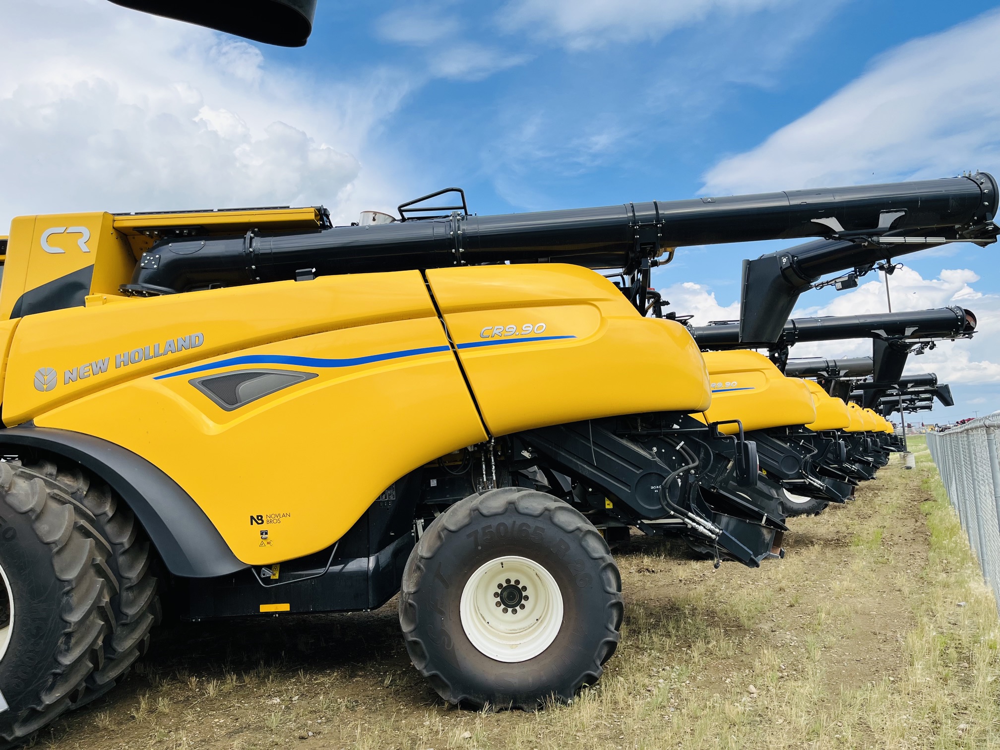 2025 New Holland CR9.90Z Combine