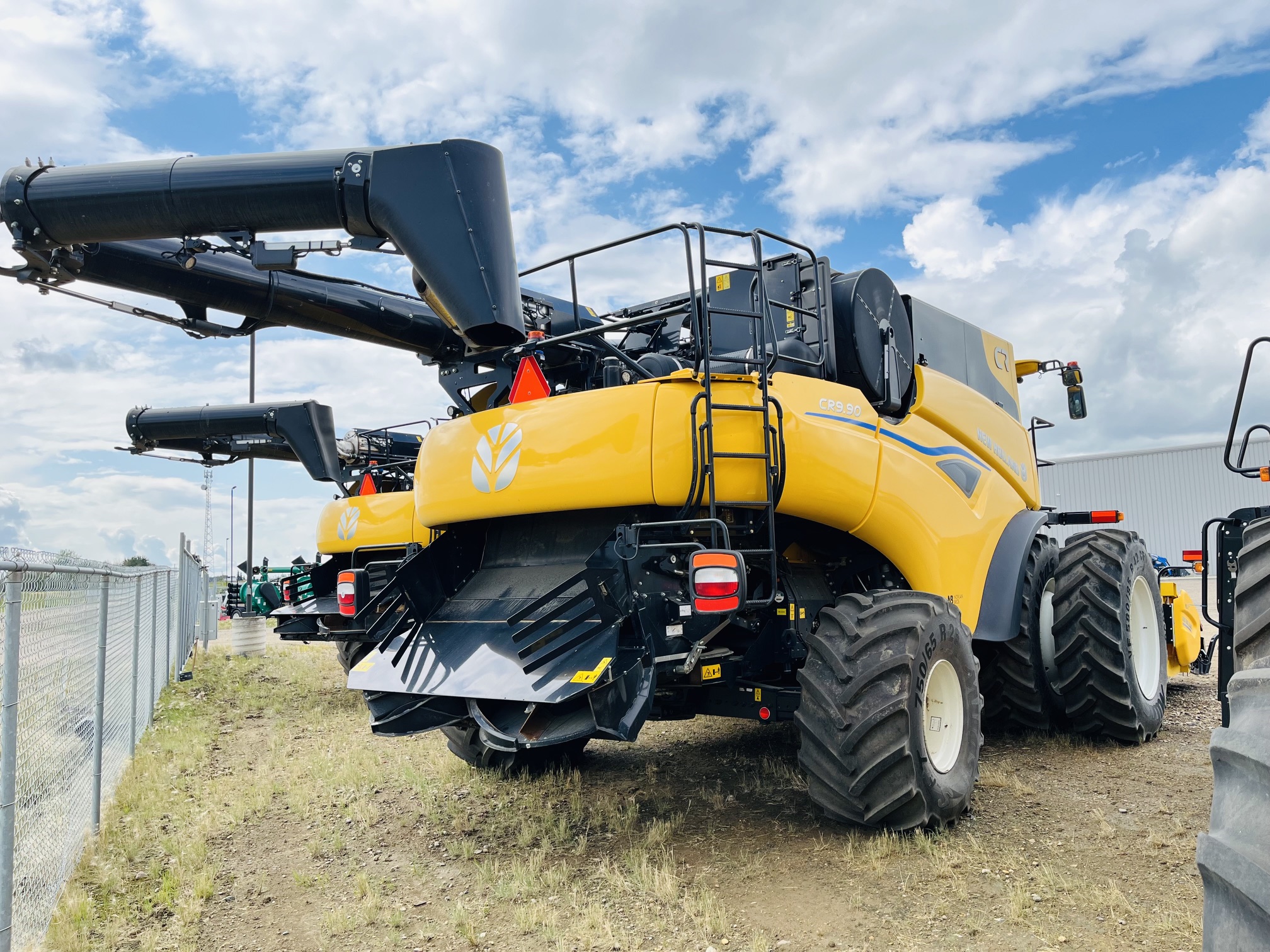 2025 New Holland CR9.90Z Combine