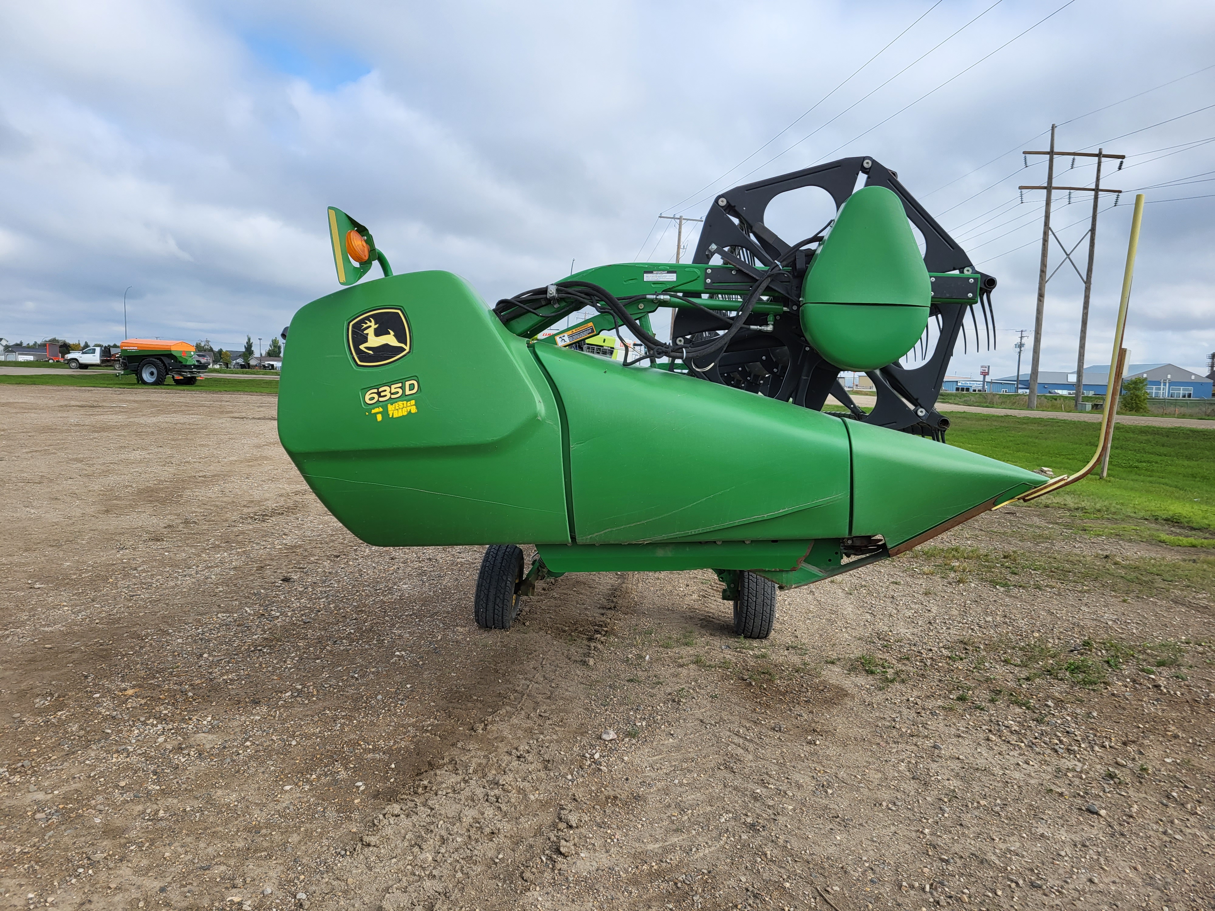 2010 John Deere 635D Header Rigid