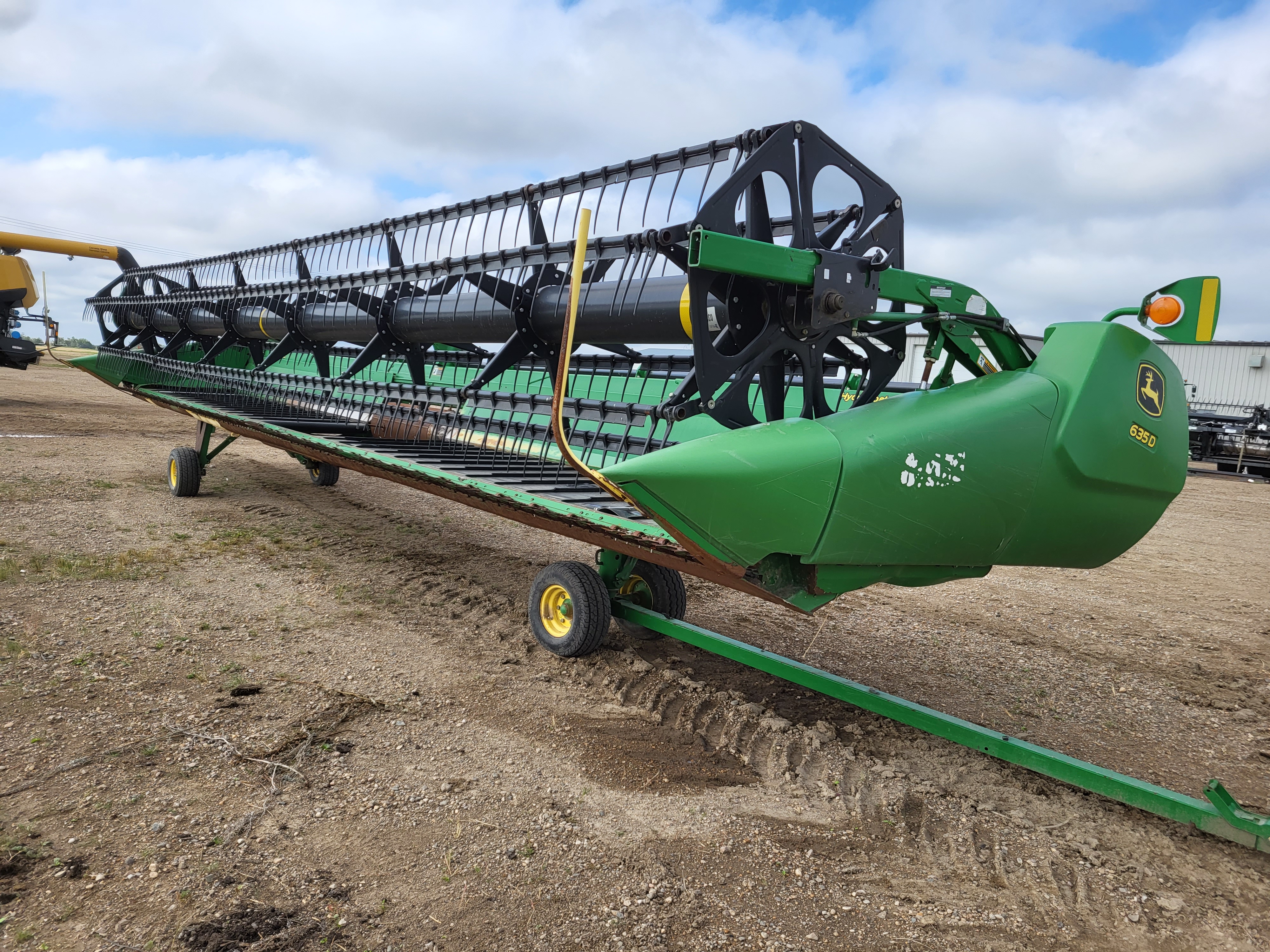 2010 John Deere 635D Header Rigid