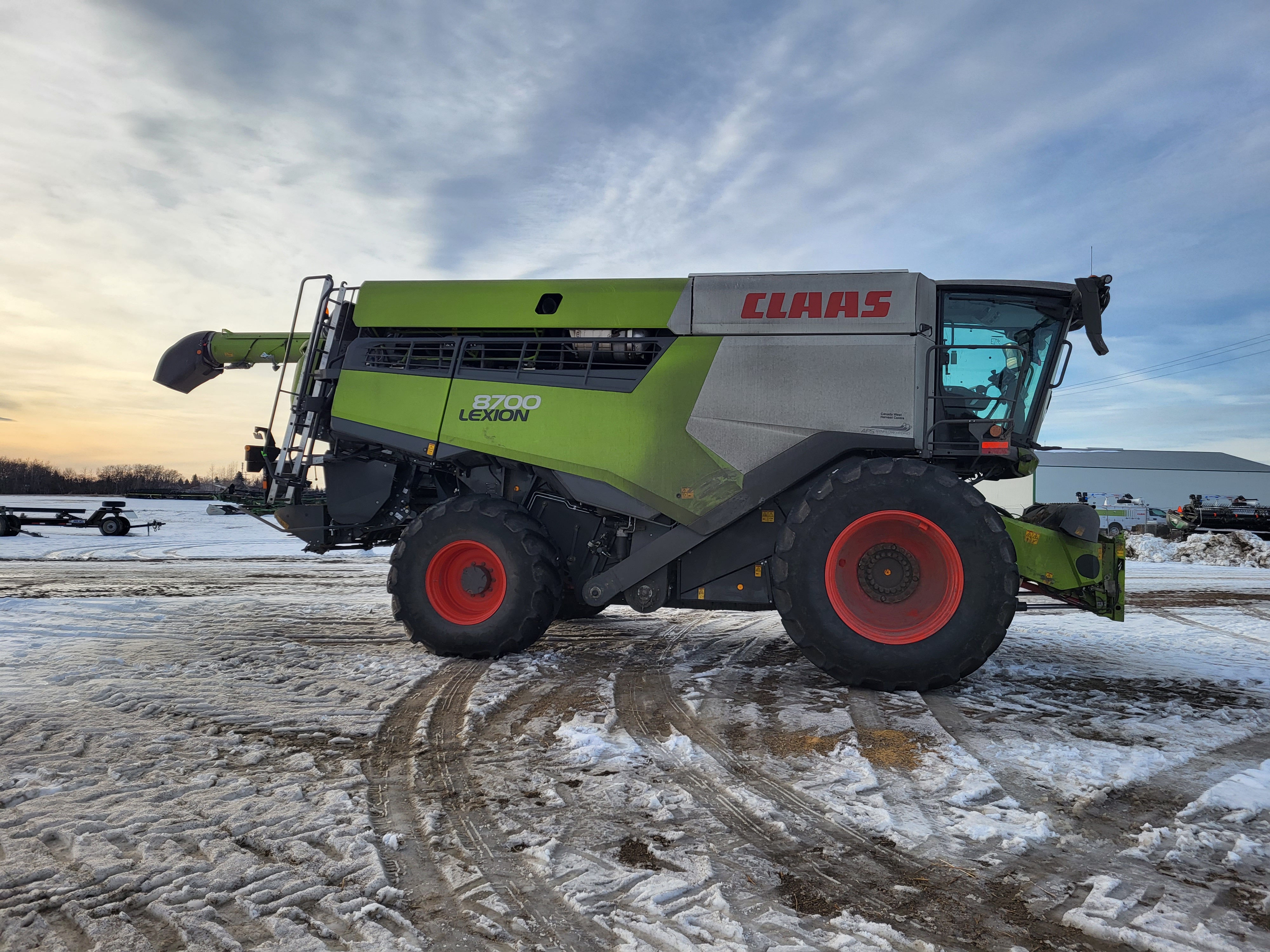 2023 CLAAS 8700 Combine