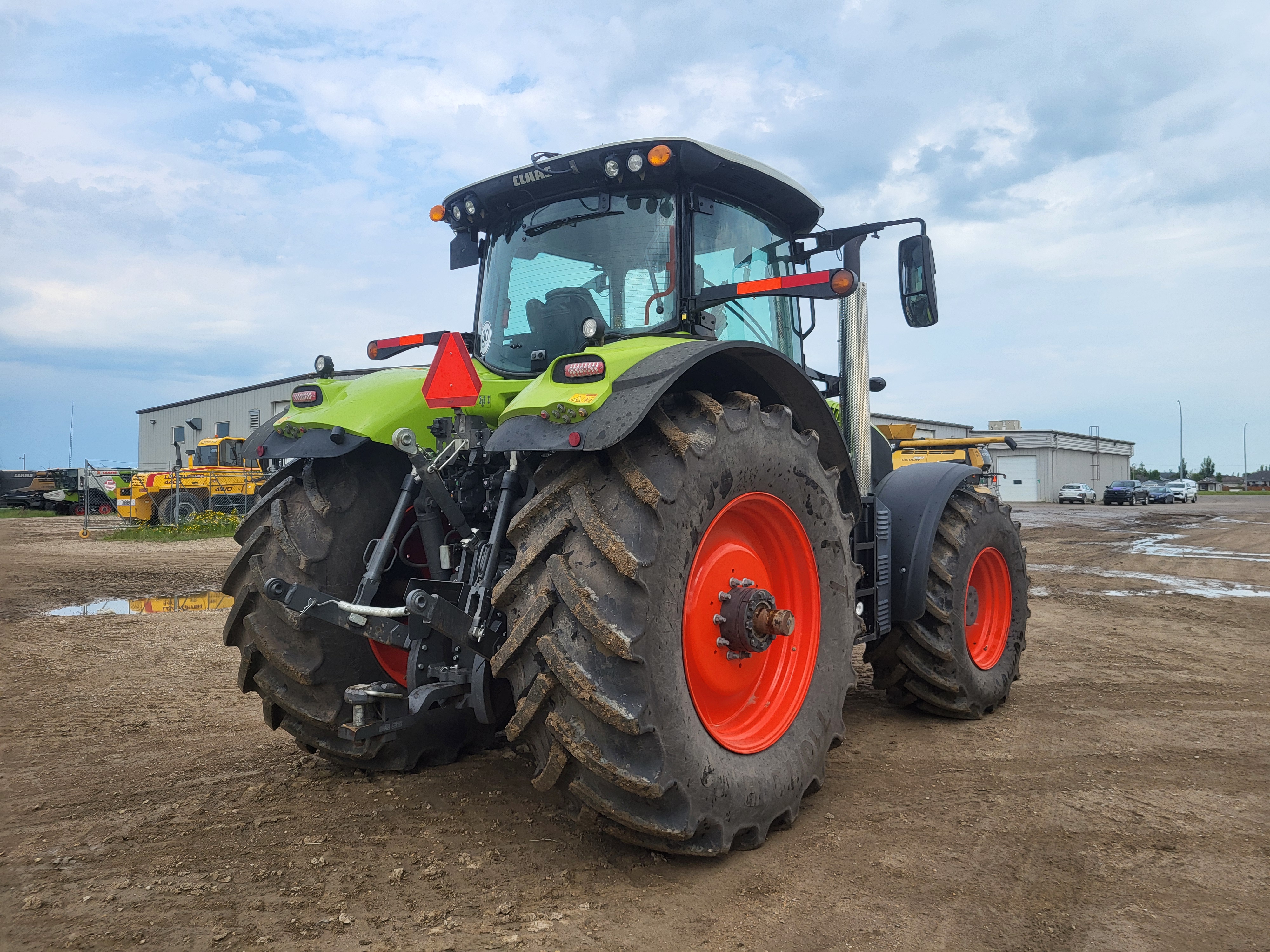 2022 CLAAS 840 Axion Tractor