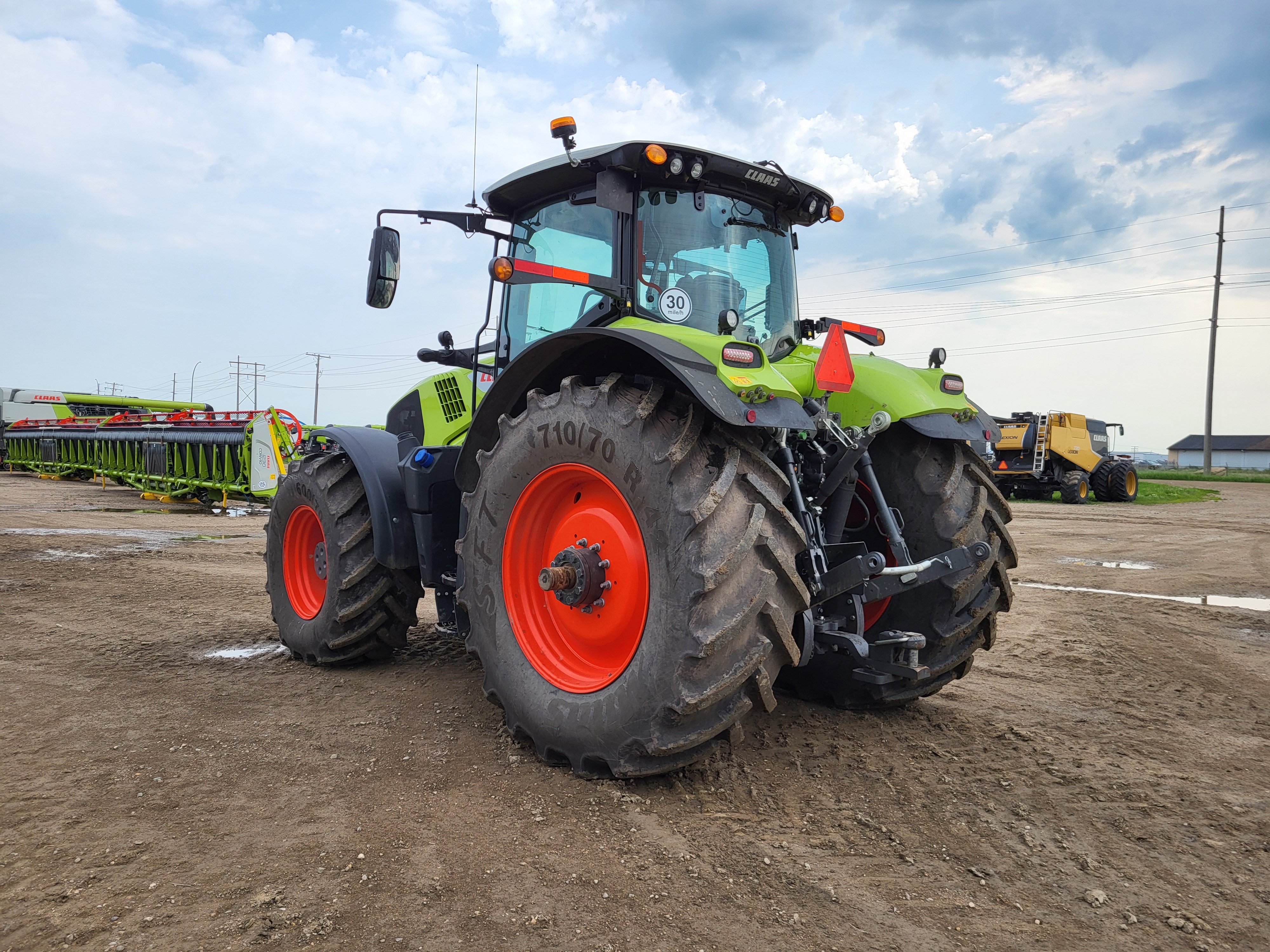 2022 CLAAS 840 Axion Tractor