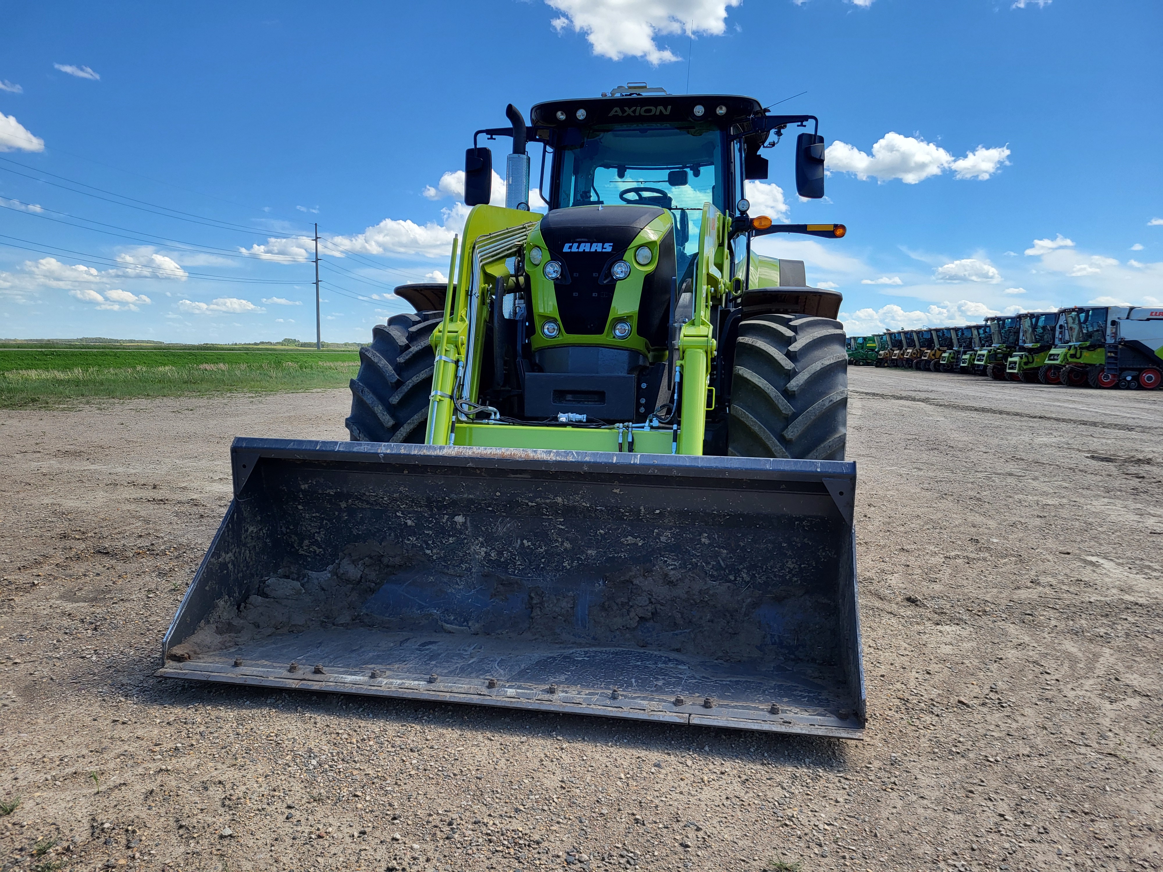 2022 CLAAS Axion 820 Tractor