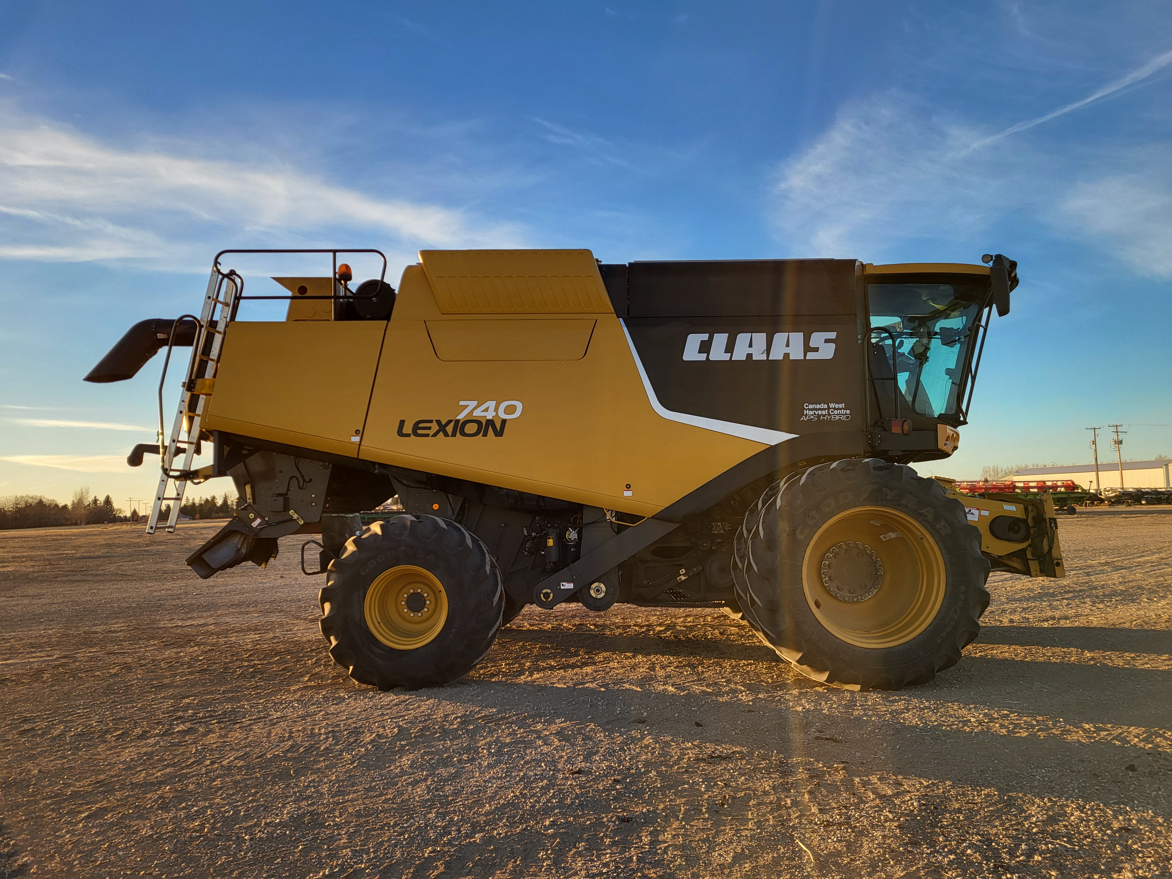 2011 CLAAS 740 Combine