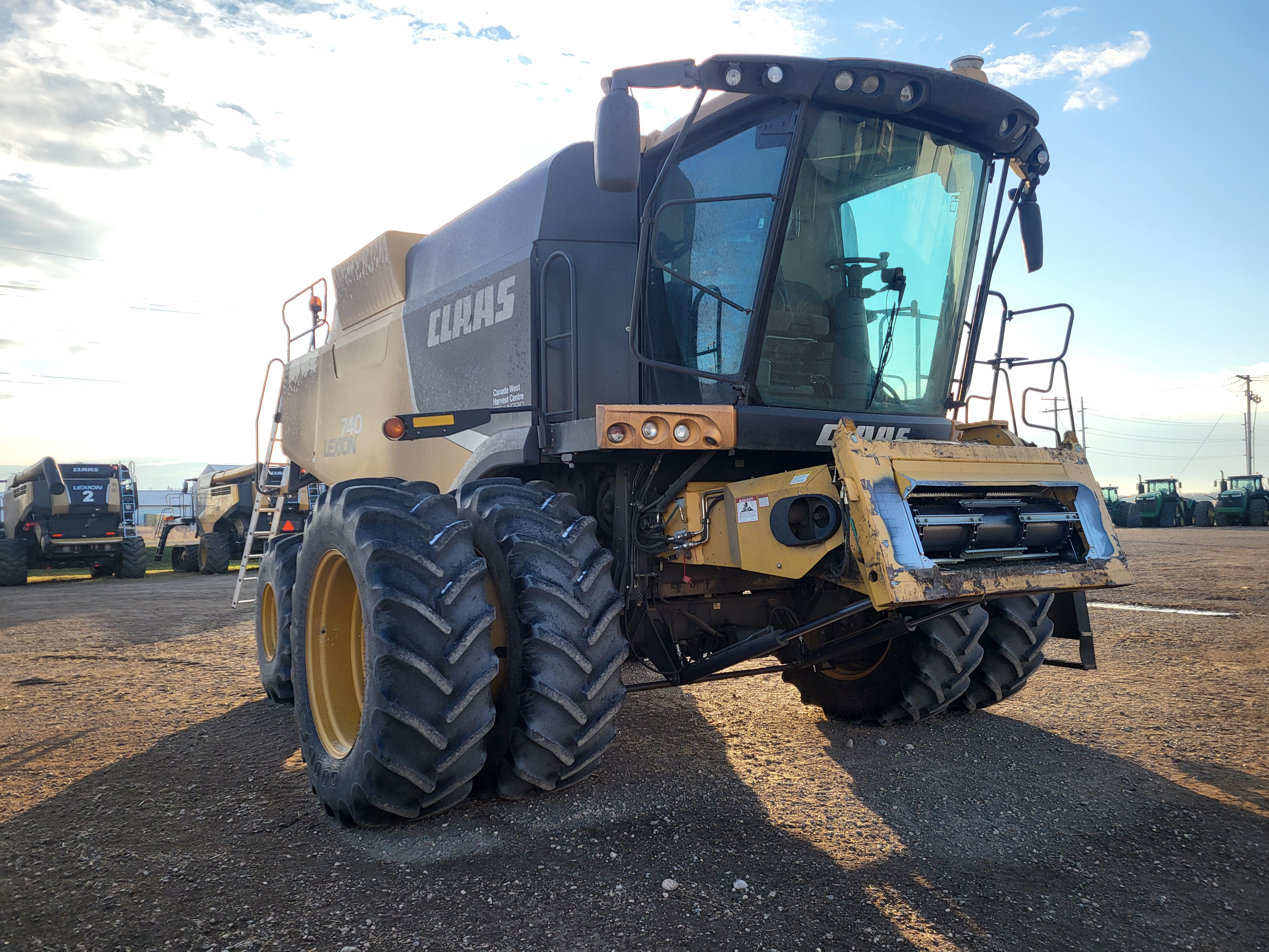 2011 CLAAS 740 Combine