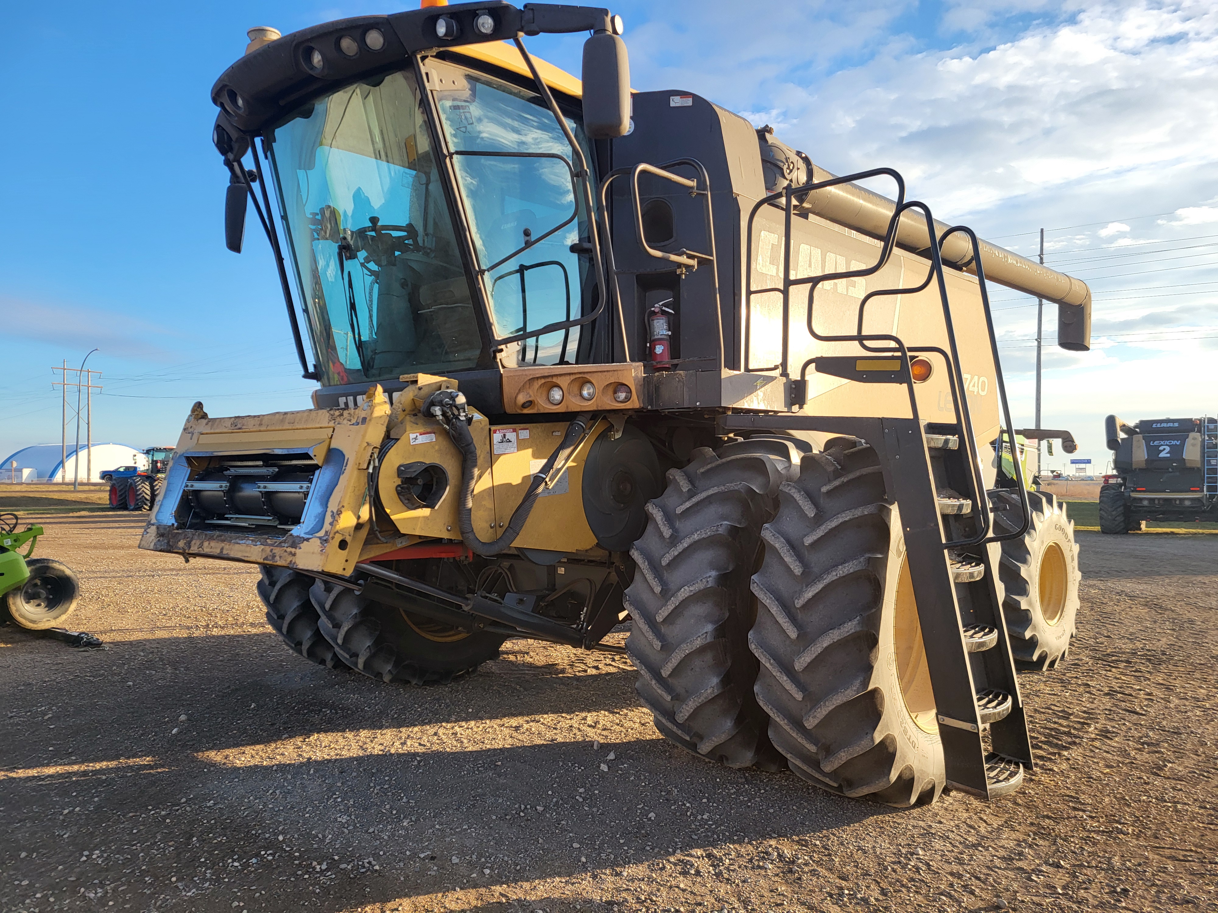 2011 CLAAS 740 Combine