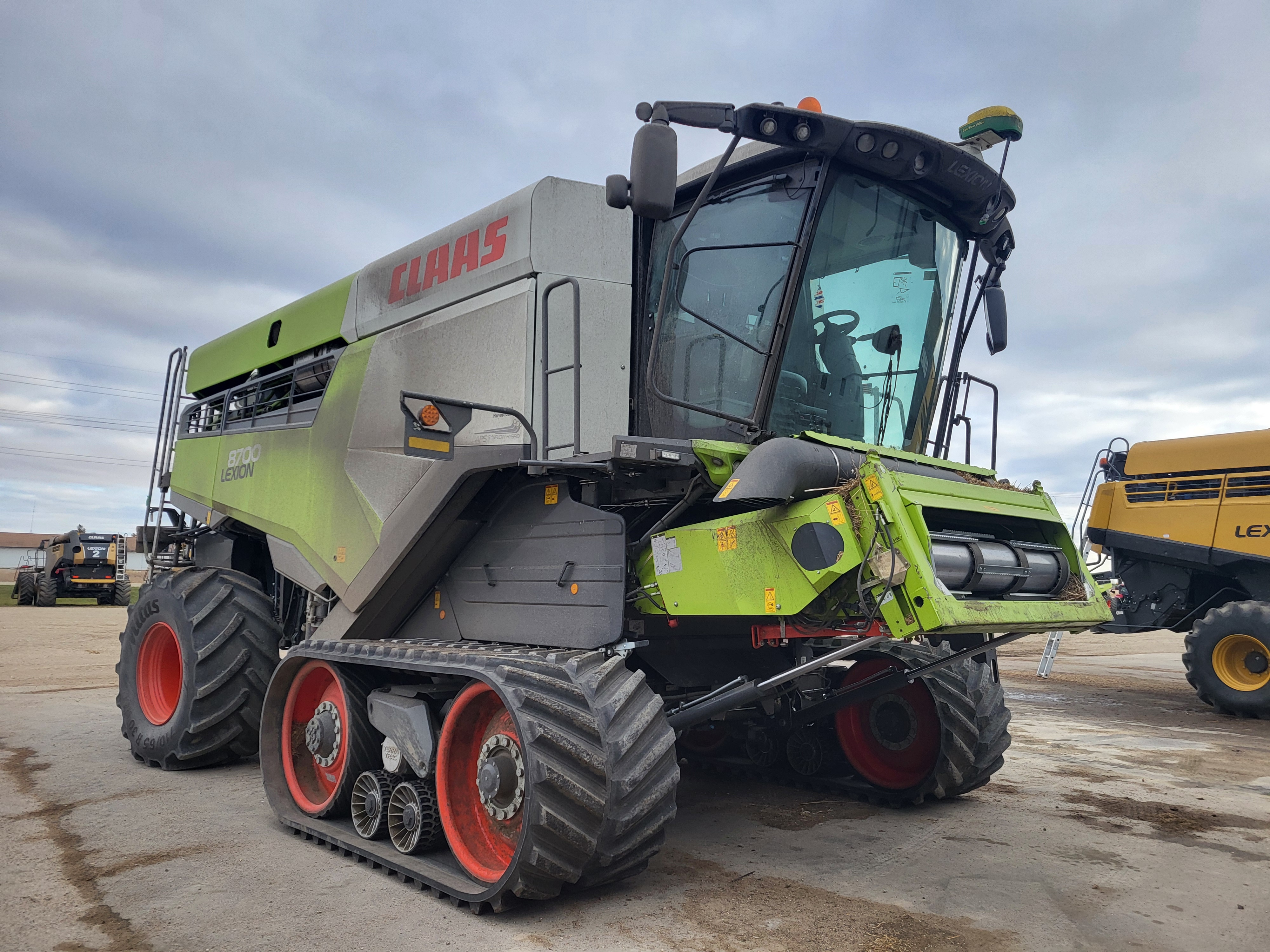 2022 CLAAS 8700TT Combine