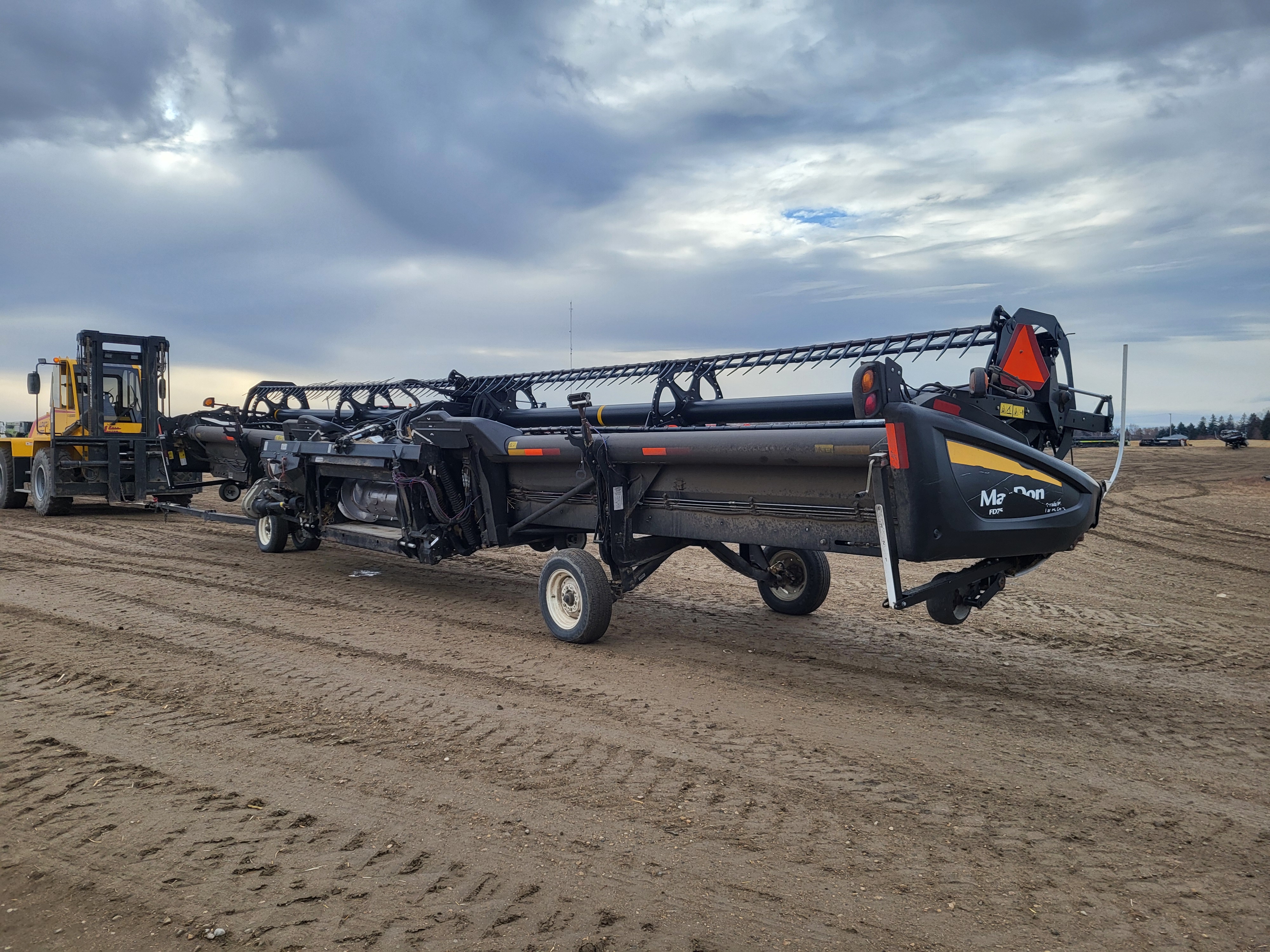 2015 MacDon FD75-40 Header Combine