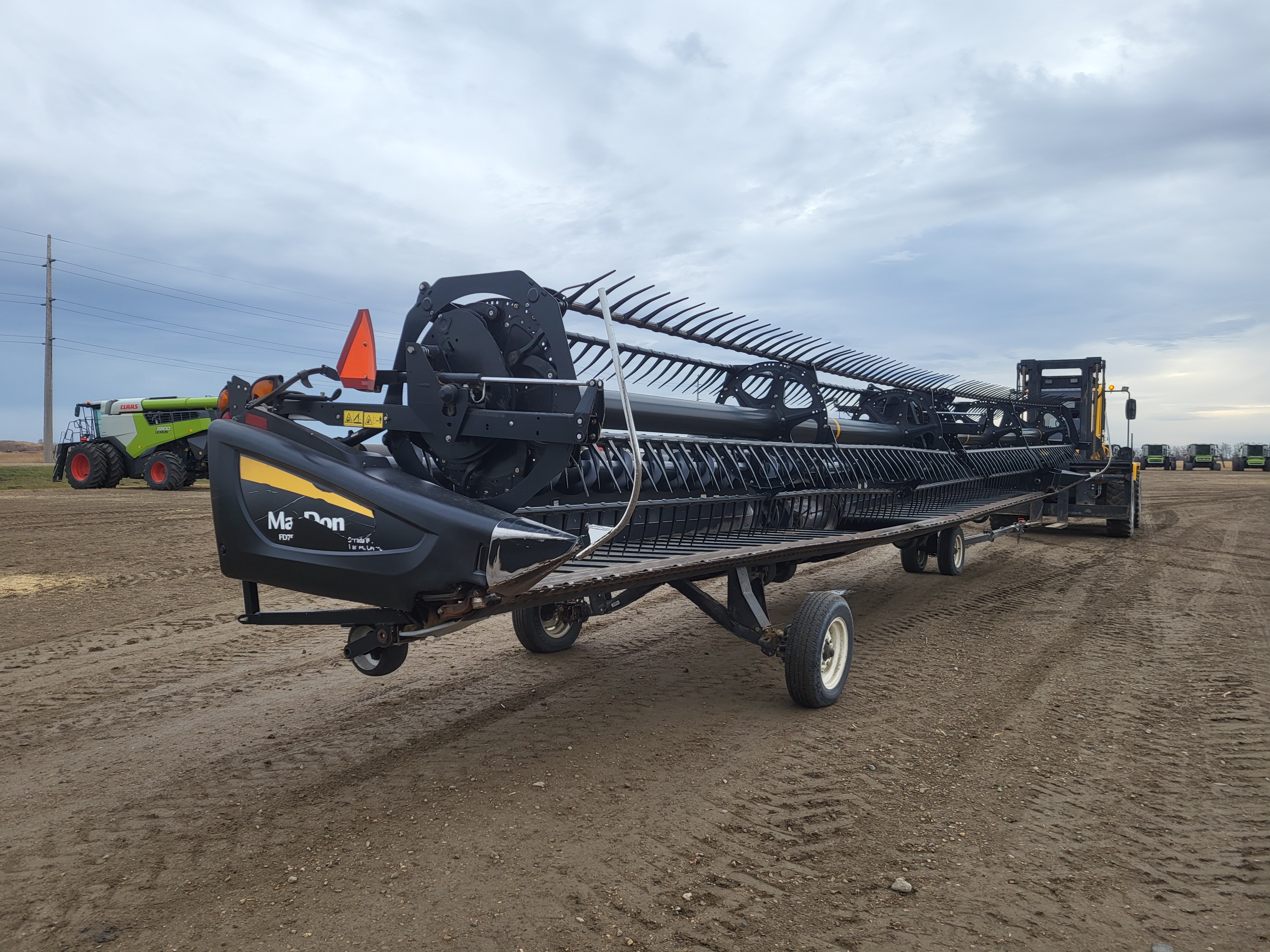 2015 MacDon FD75-40 Header Combine