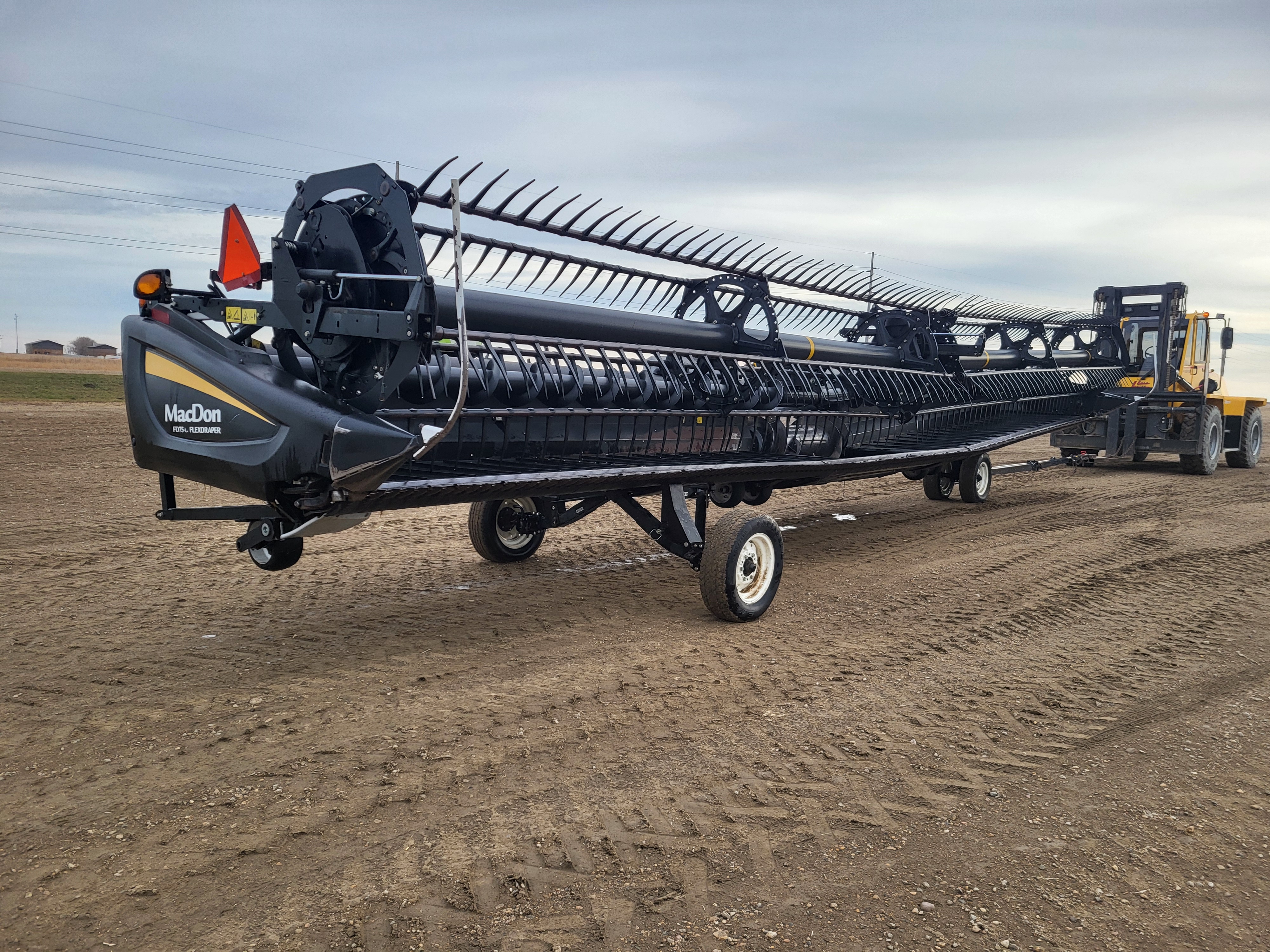 2013 MacDon FD75-40 Header Combine