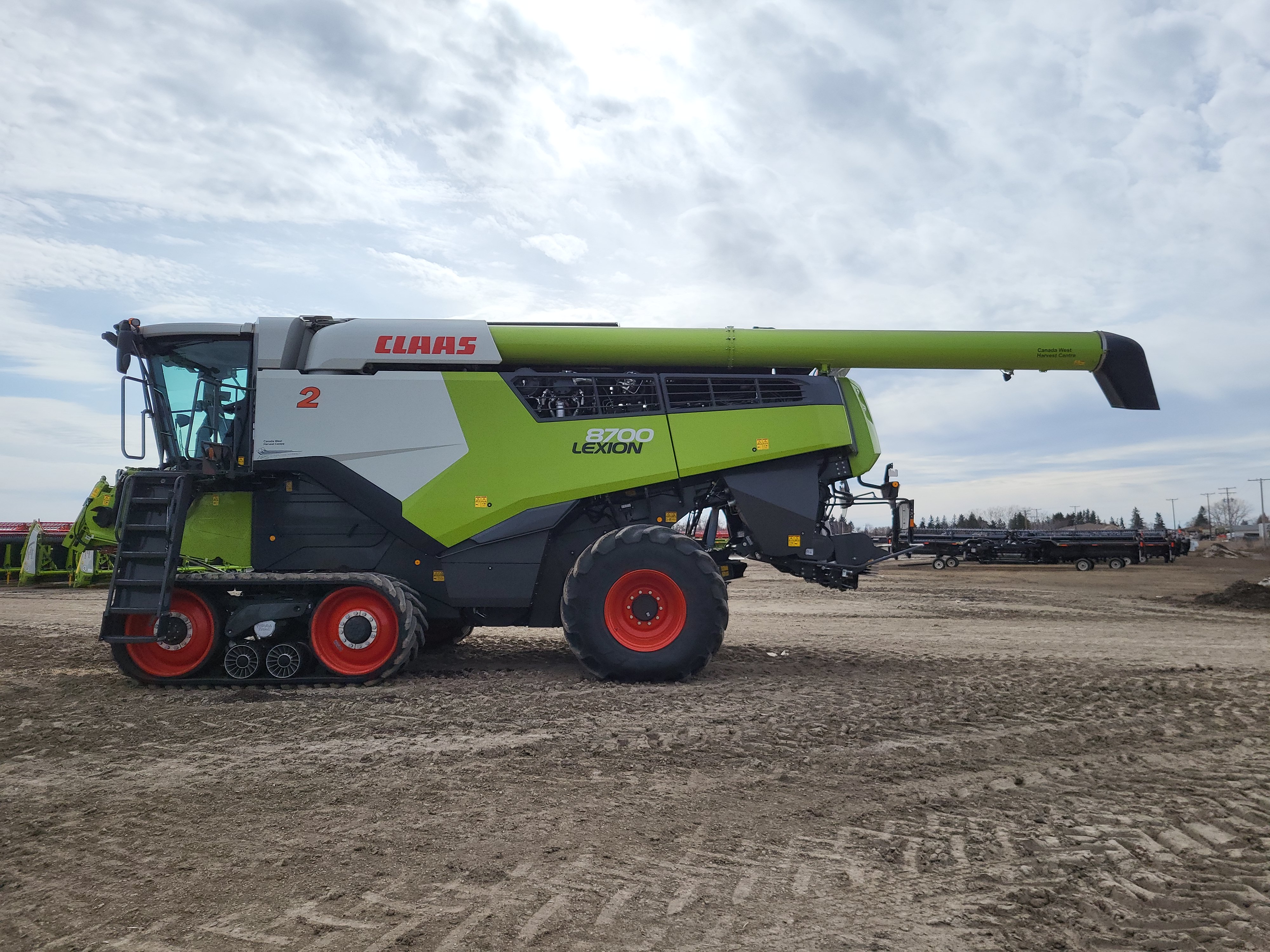 2022 CLAAS 8700TT Combine