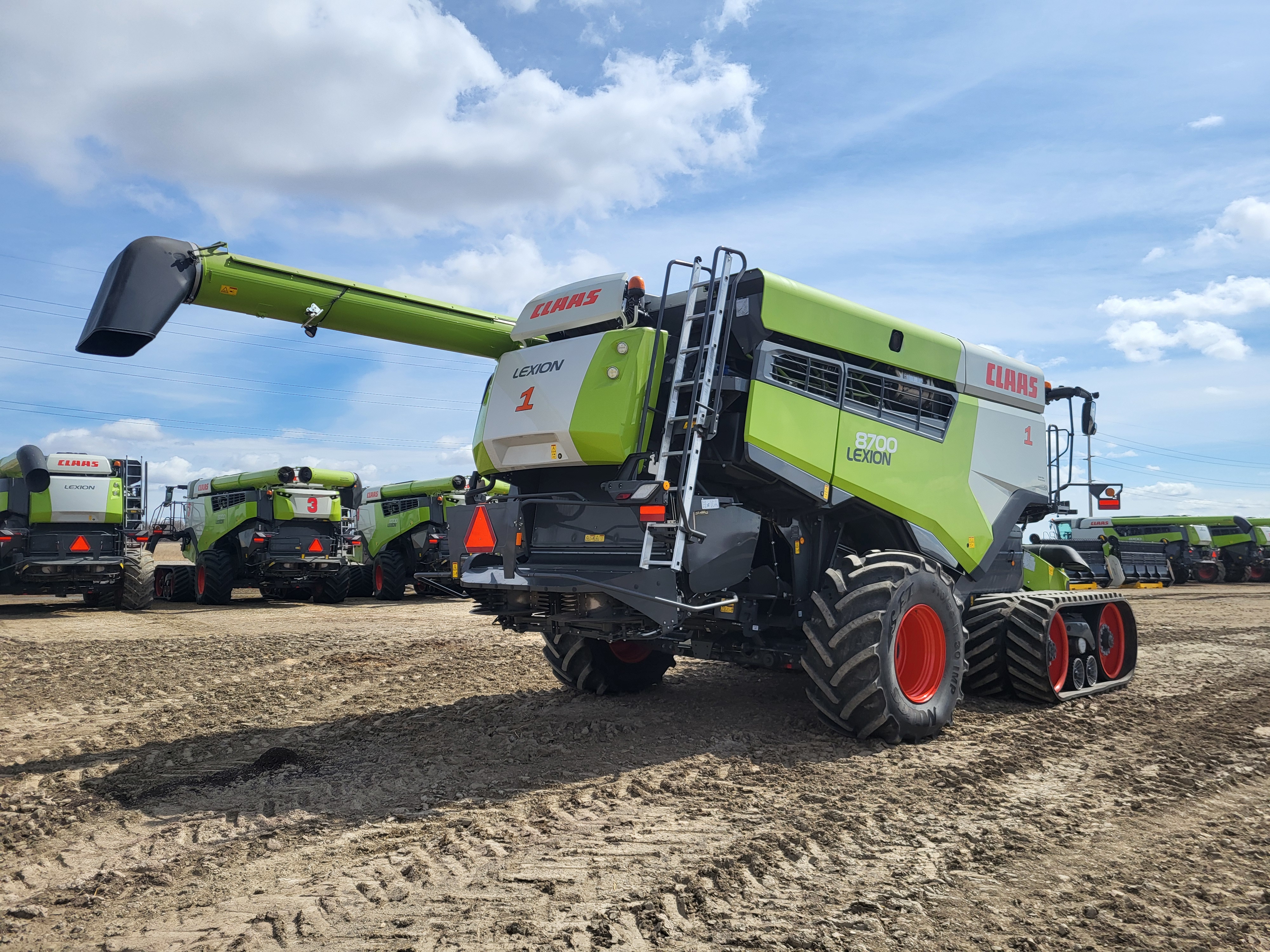 2022 CLAAS 8700TT Combine