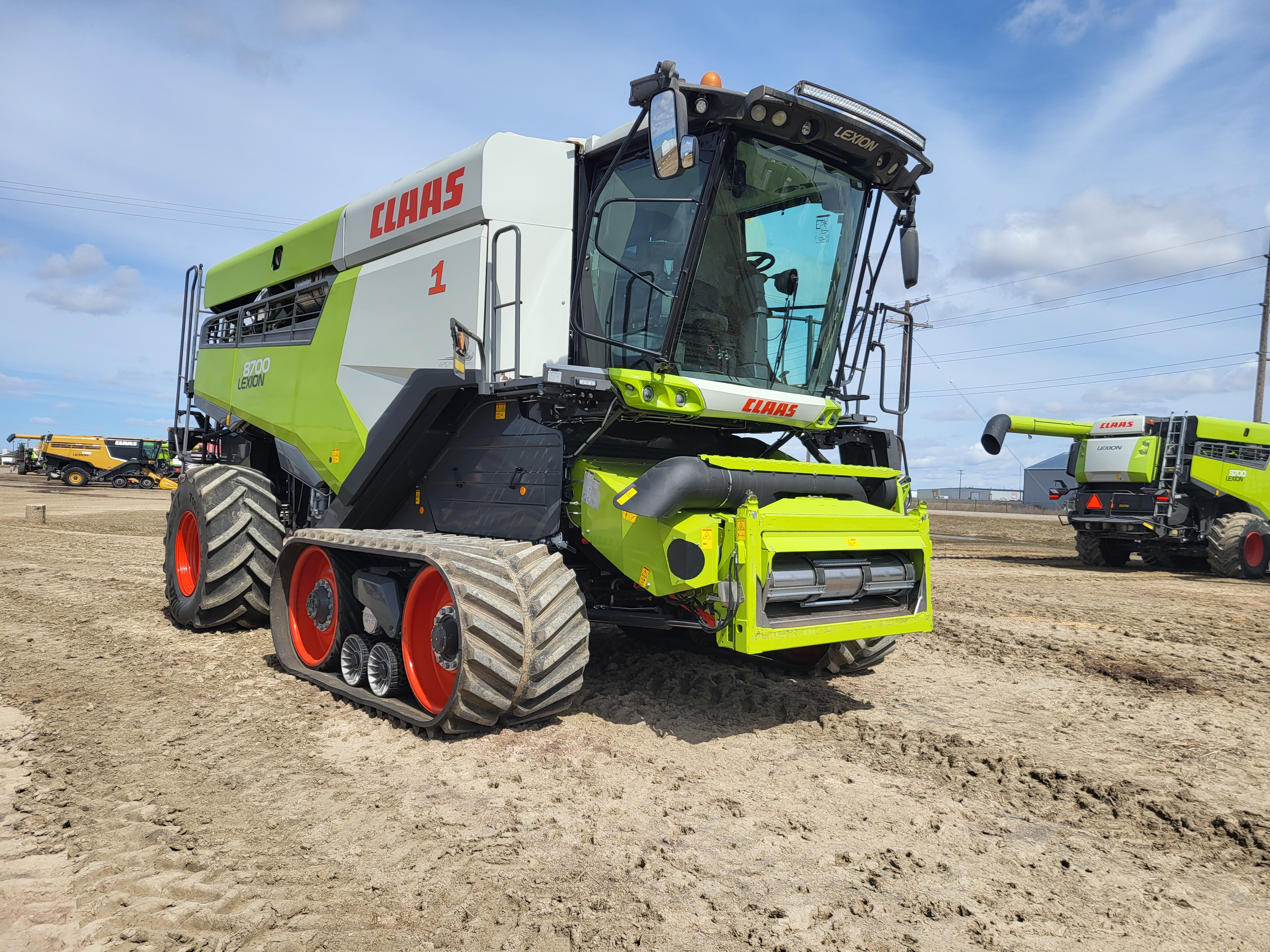 2022 CLAAS 8700TT Combine