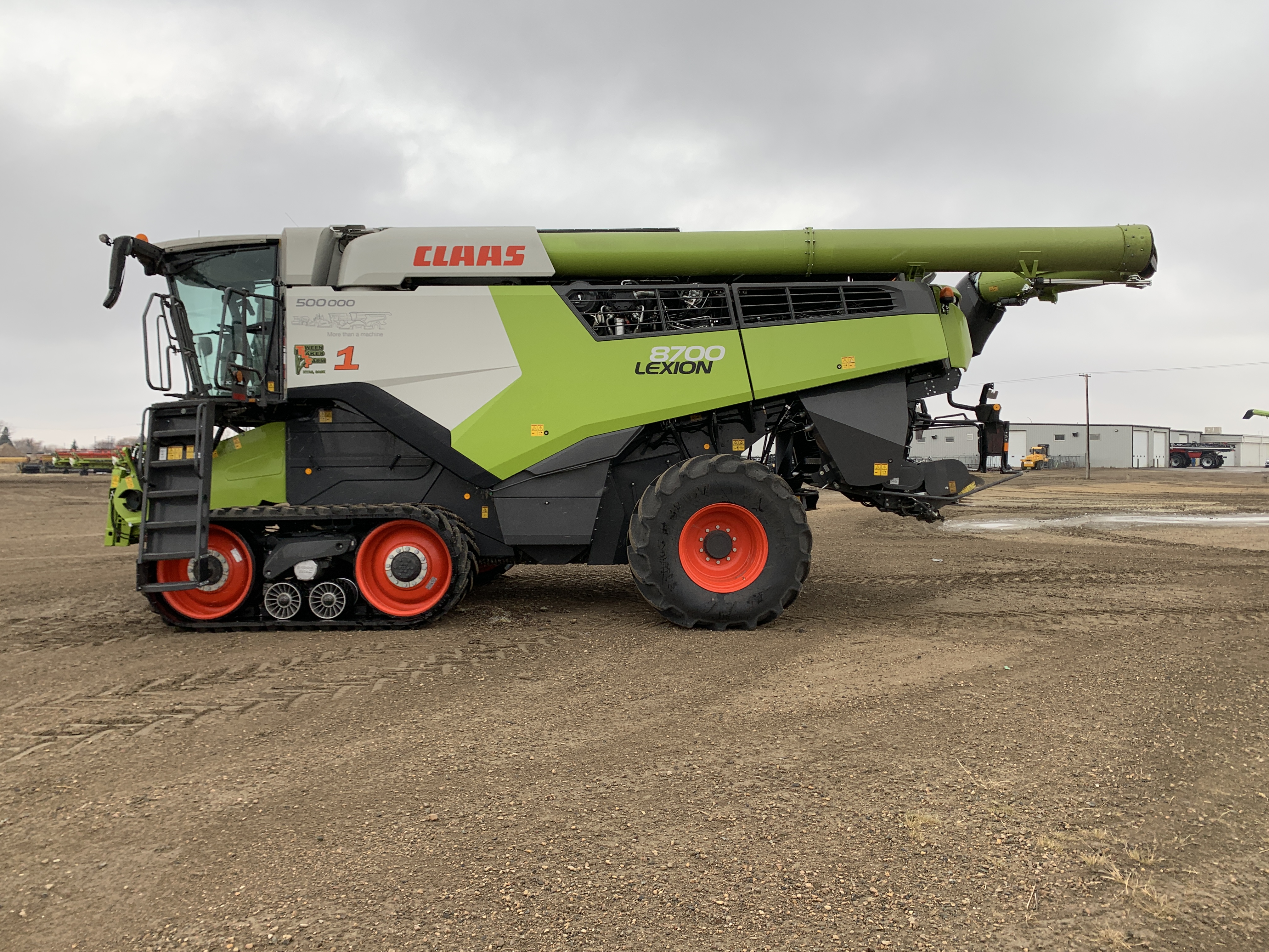 2025 CLAAS 8700TT Combine