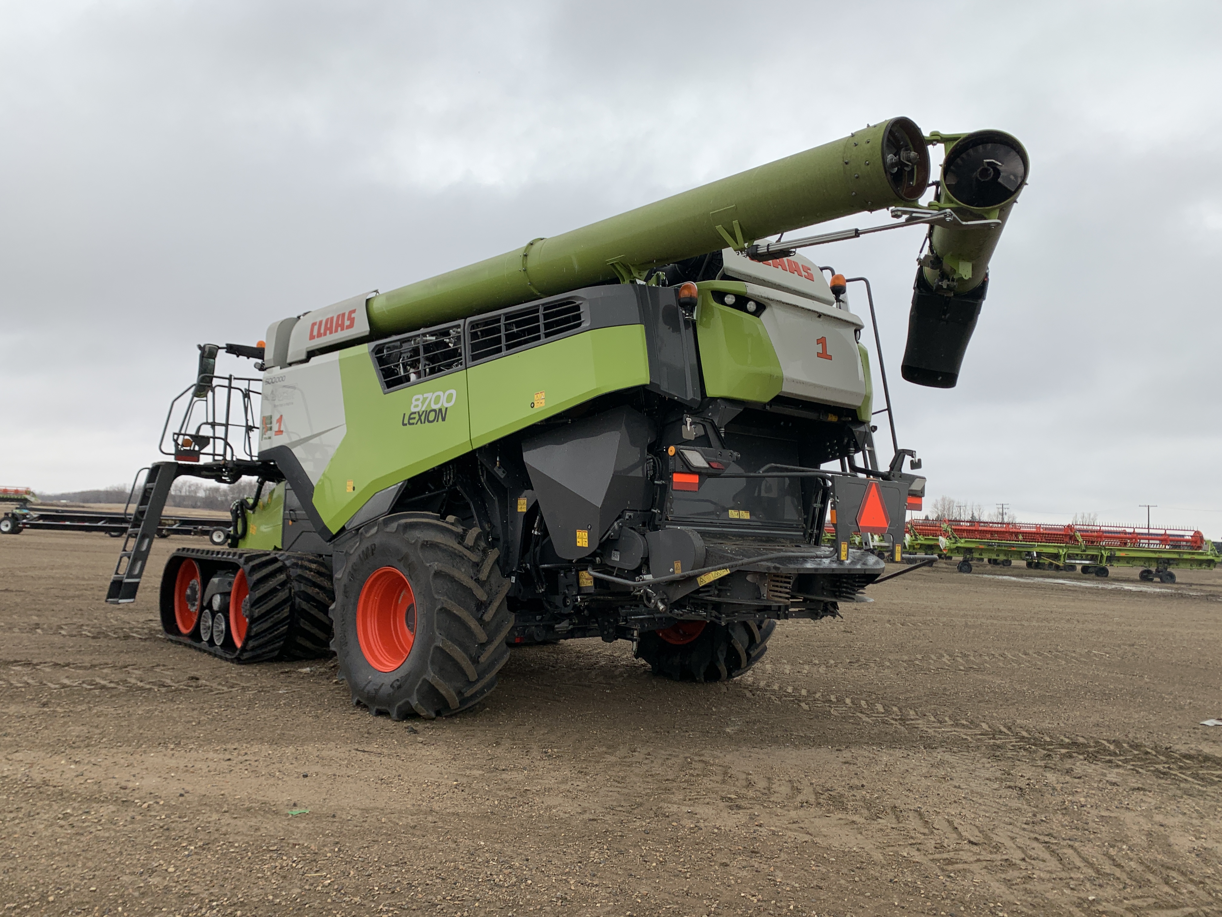 2025 CLAAS 8700TT Combine