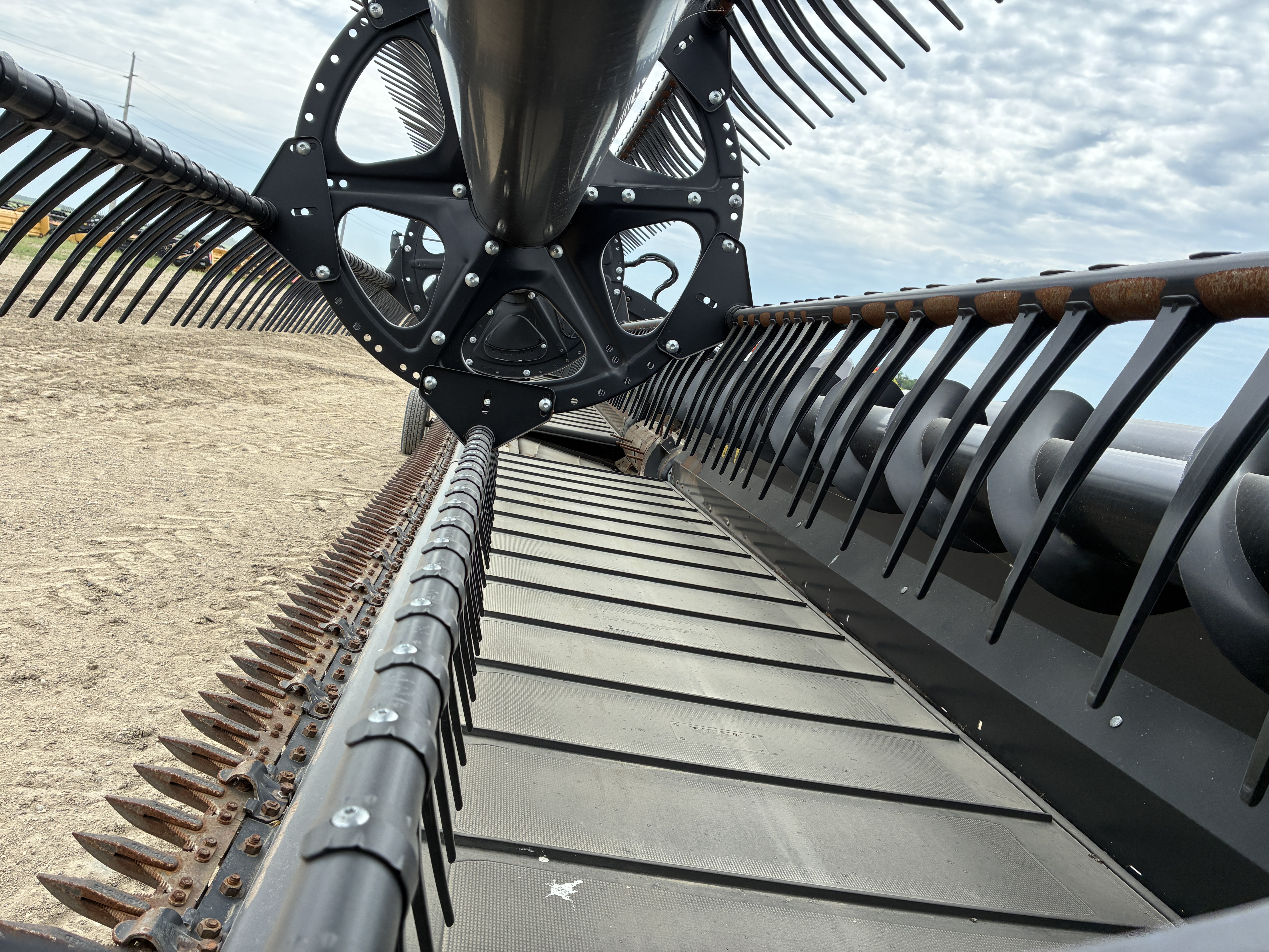 2022 MacDon FD140 Header Draper Flex