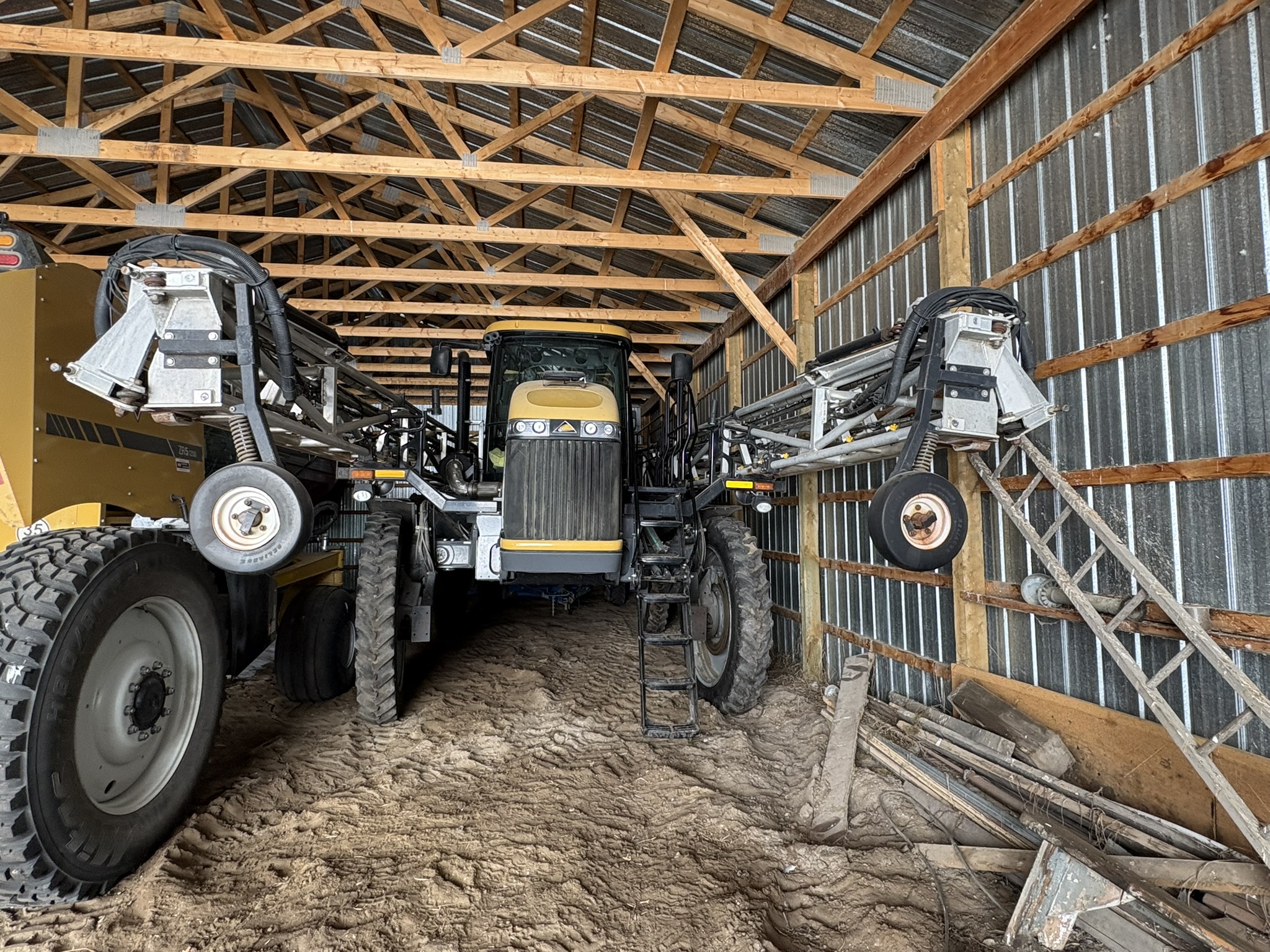 2013 AGCO Rogator RG1100 Sprayer/High Clearance