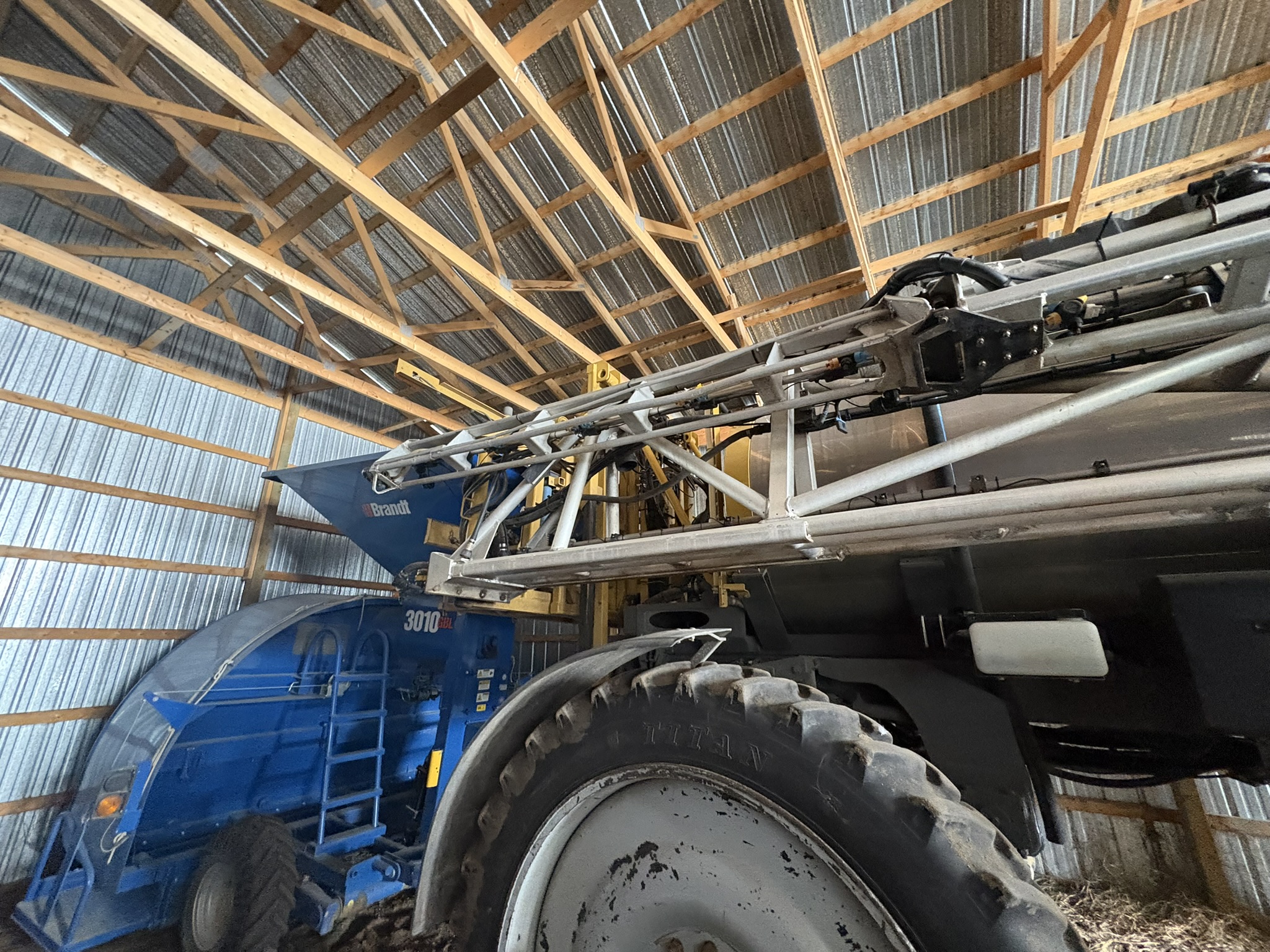 2013 AGCO Rogator RG1100 Sprayer/High Clearance