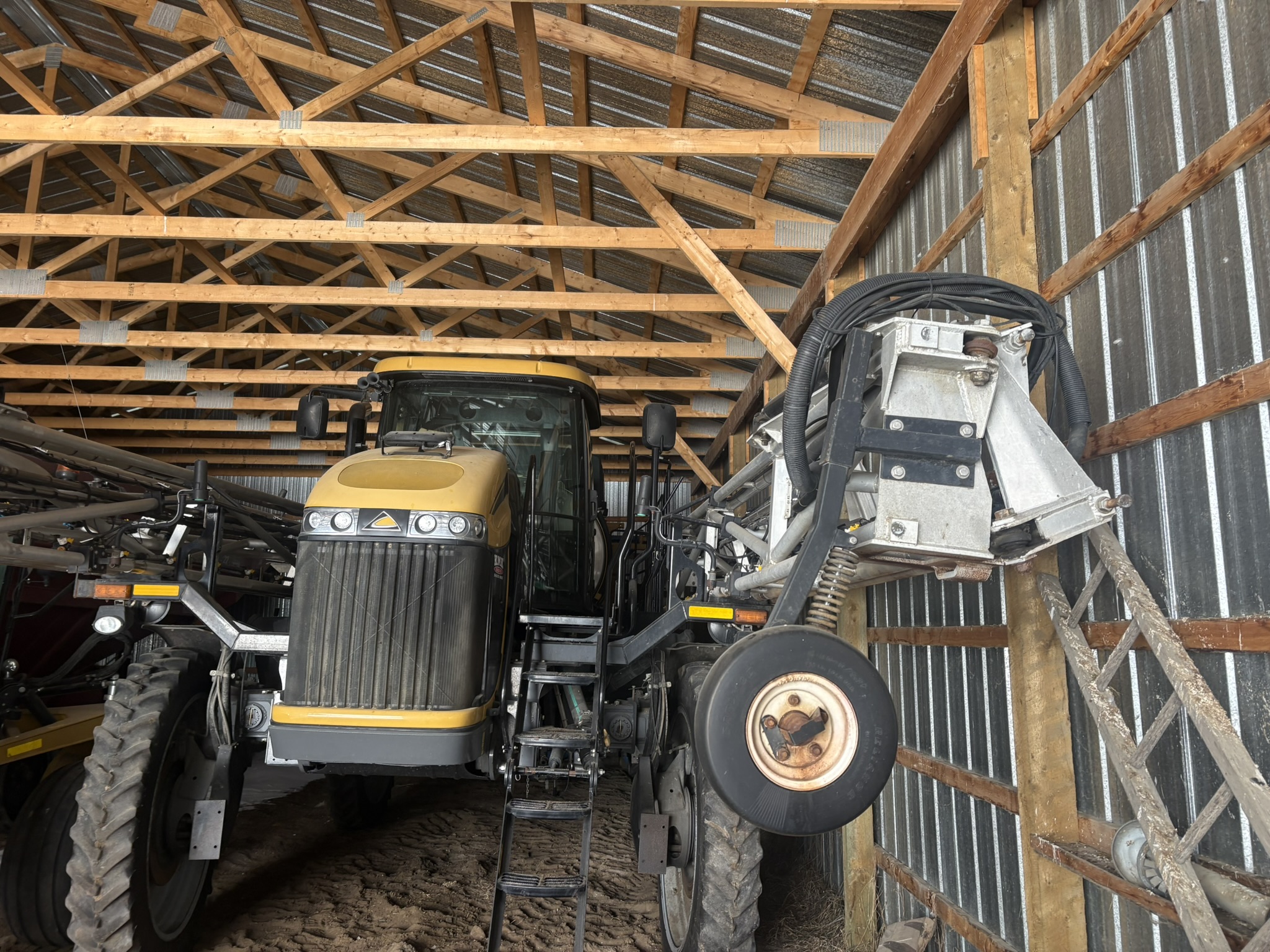 2013 AGCO Rogator RG1100 Sprayer/High Clearance