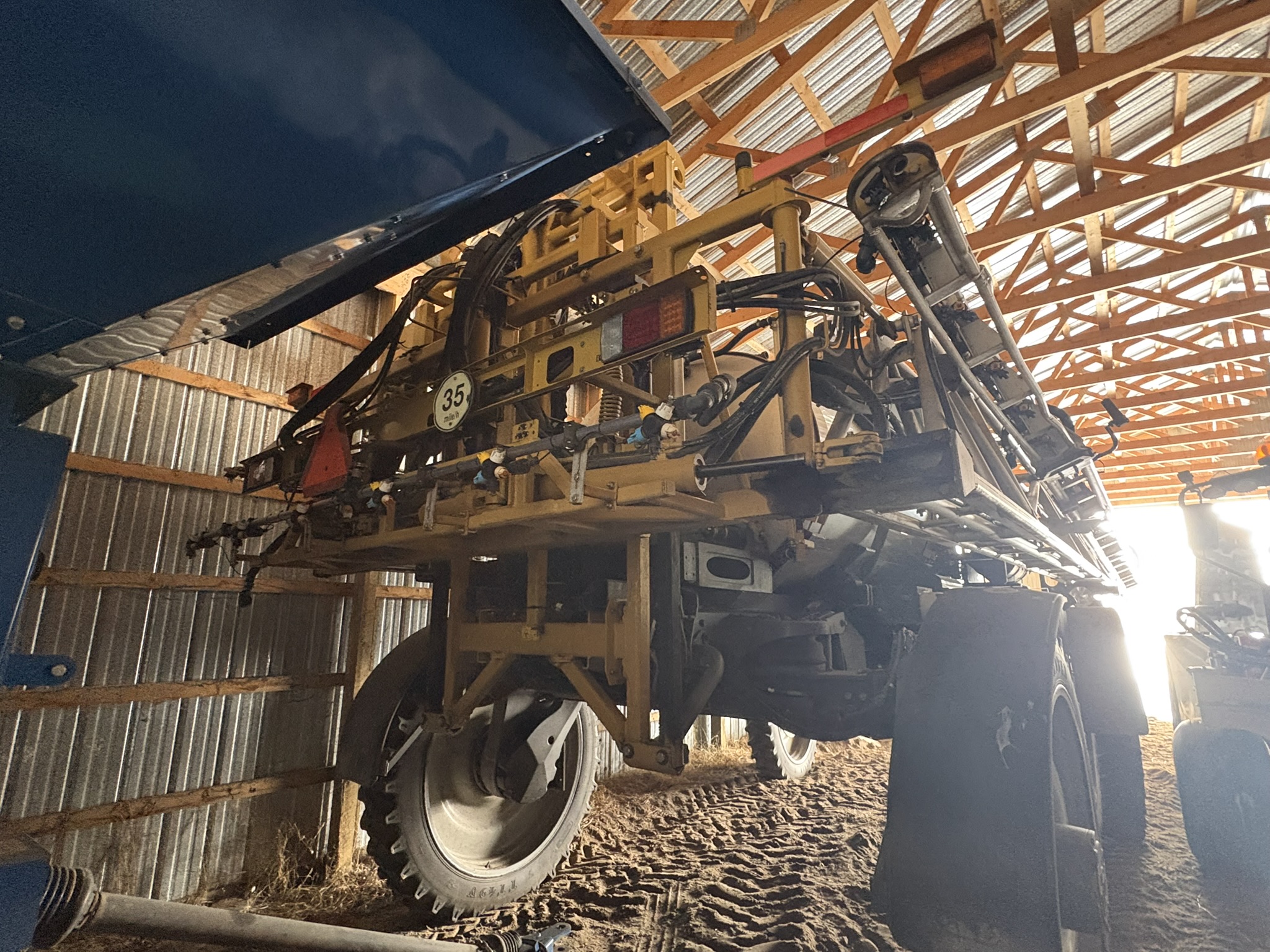 2013 AGCO Rogator RG1100 Sprayer/High Clearance