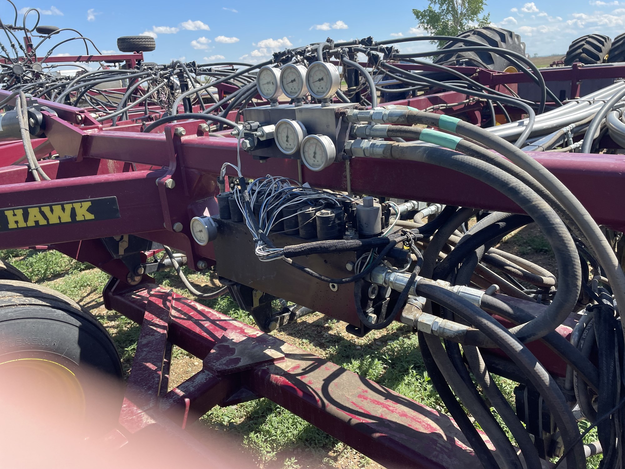 2015 Seed Hawk 7212 Air Drill & 800 Air Tank/Cart Air Drill