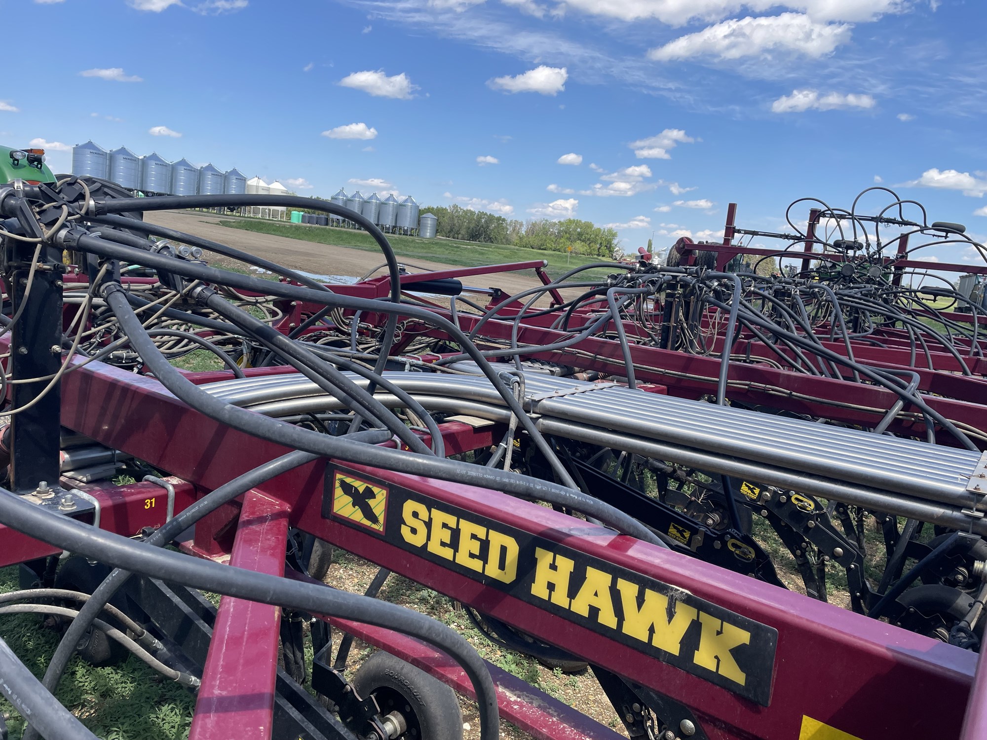 2015 Seed Hawk 7212 Air Drill & 800 Air Tank/Cart Air Drill