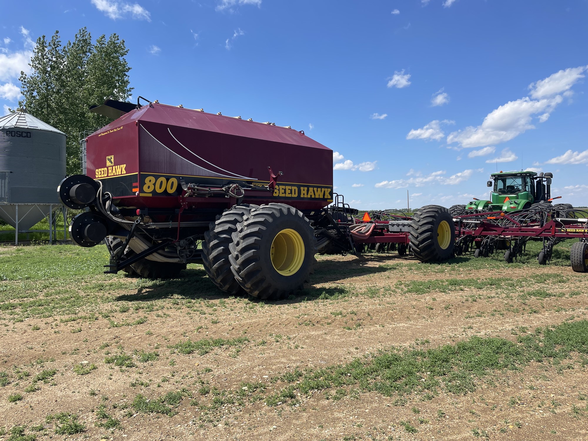 2015 Seed Hawk 7212 Air Drill & 800 Air Tank/Cart Air Drill