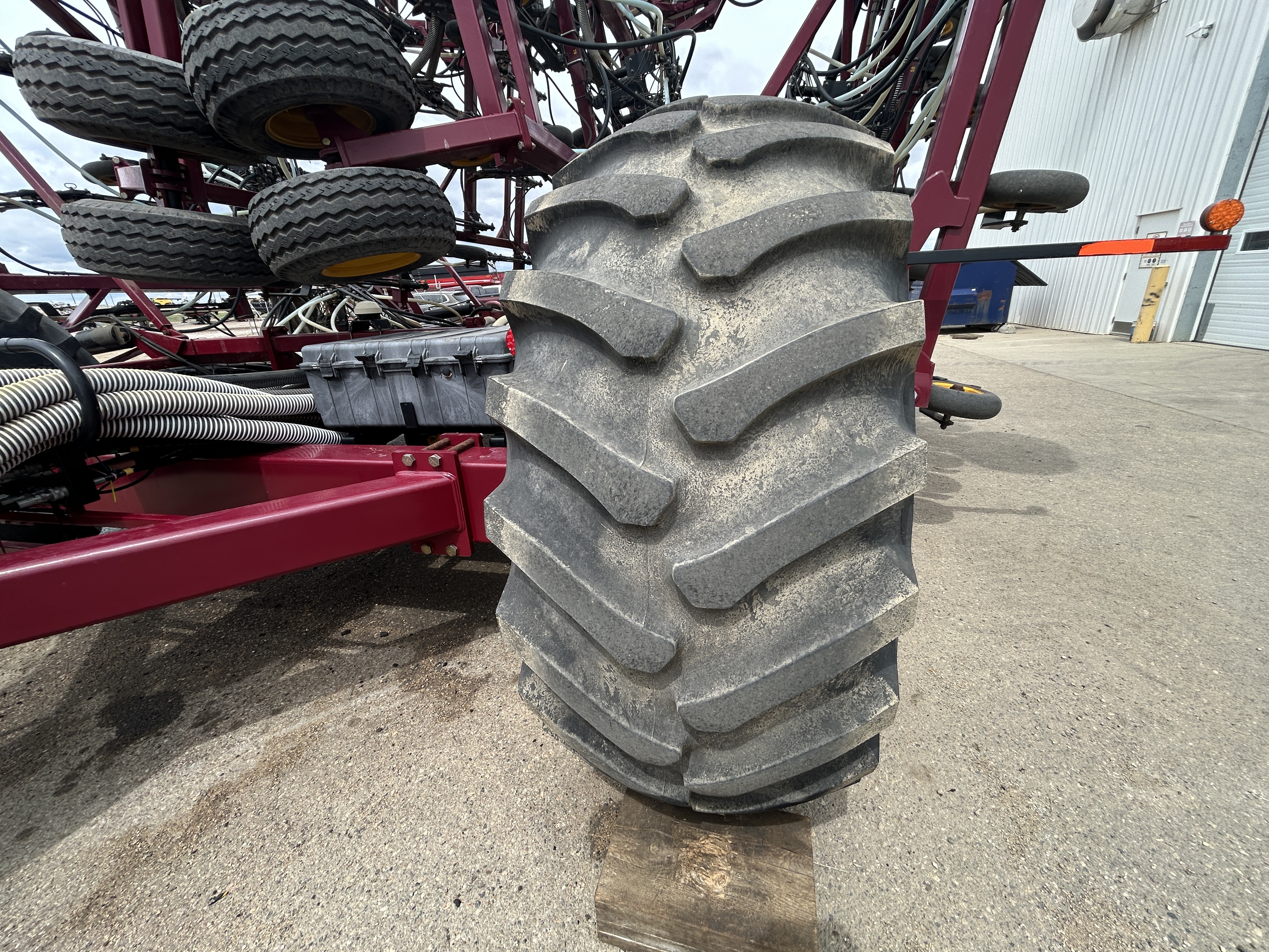 2017 Seed Hawk 8412 & 980 Air Drill
