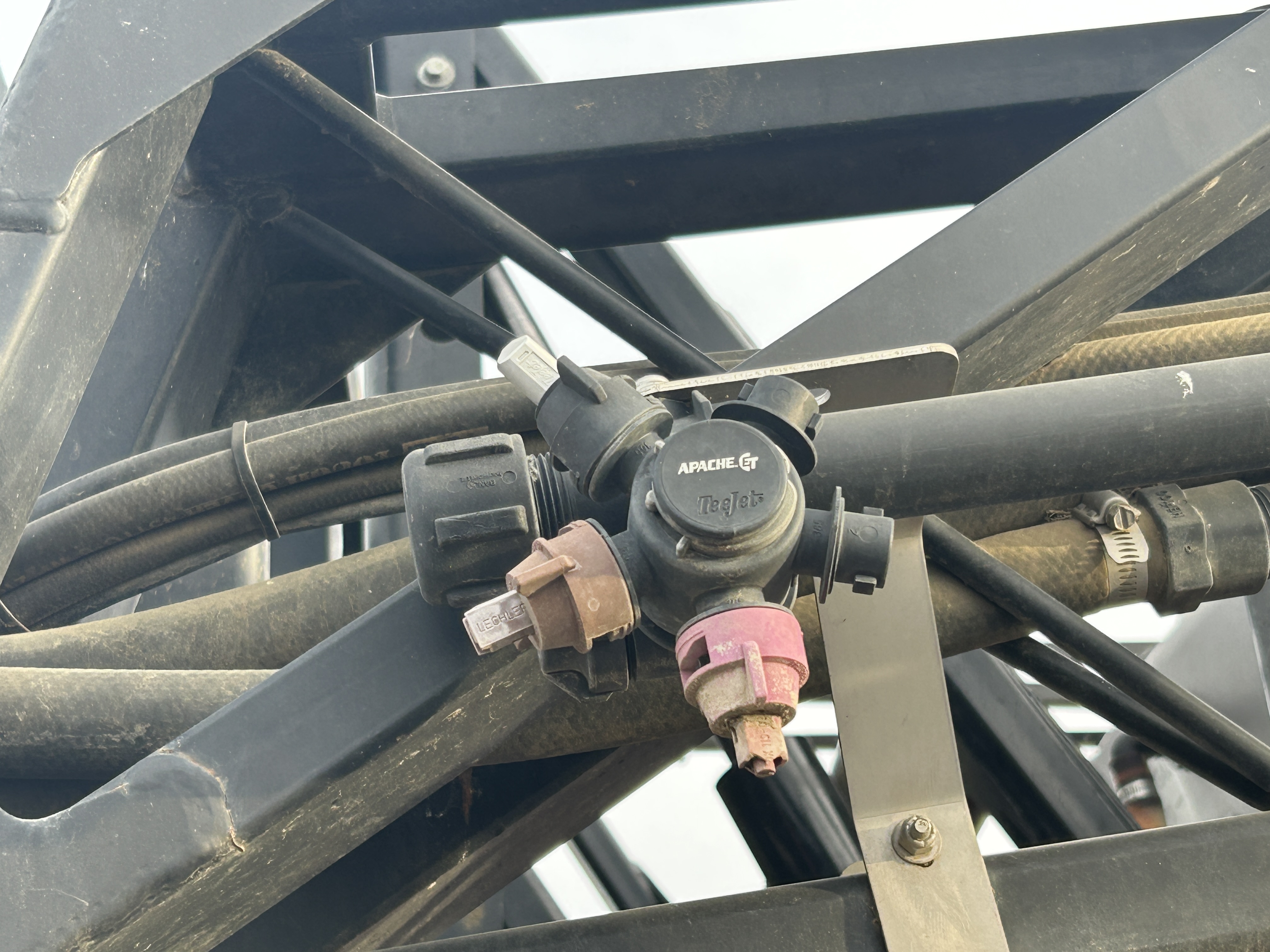 2013 Apache AS1020 Sprayer/High Clearance