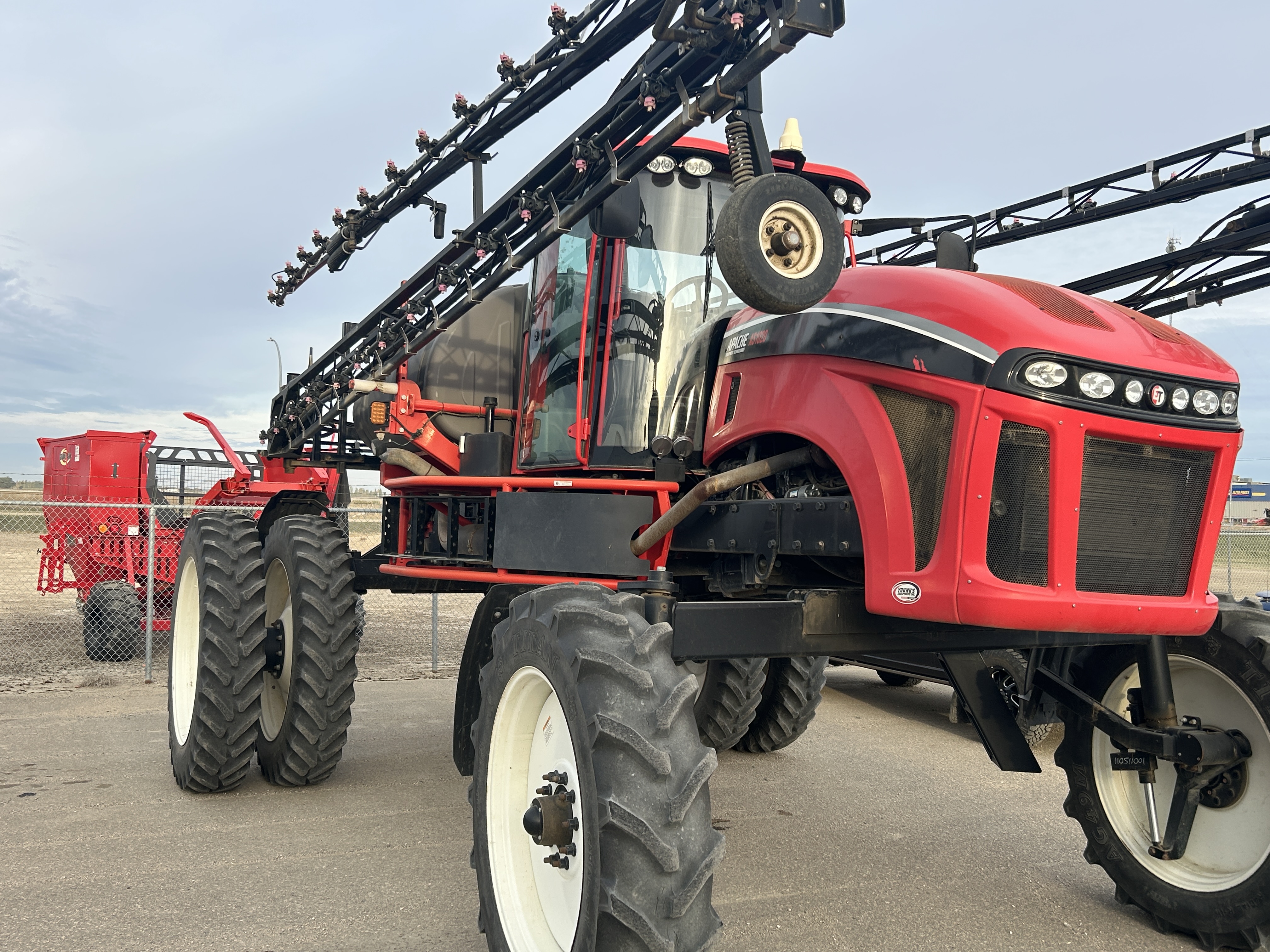 2013 Apache AS1020 Sprayer/High Clearance
