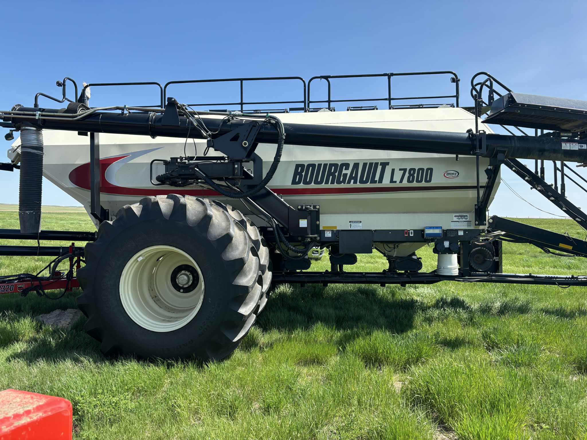 2015 Bourgault 3320-66-10 & 2014 L7800 Air Drill