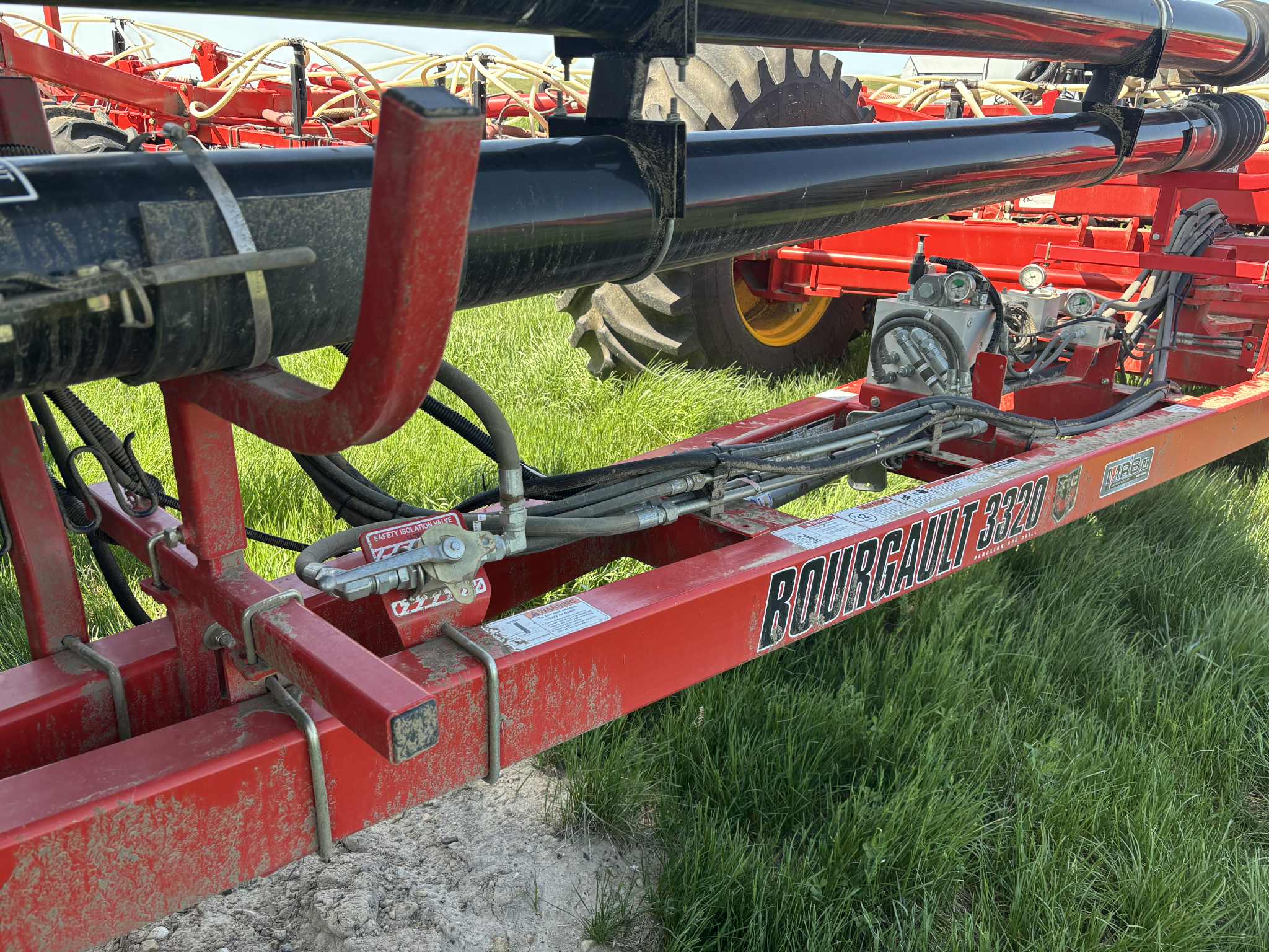 2015 Bourgault 3320-66-10 & 2014 L7800 Air Drill