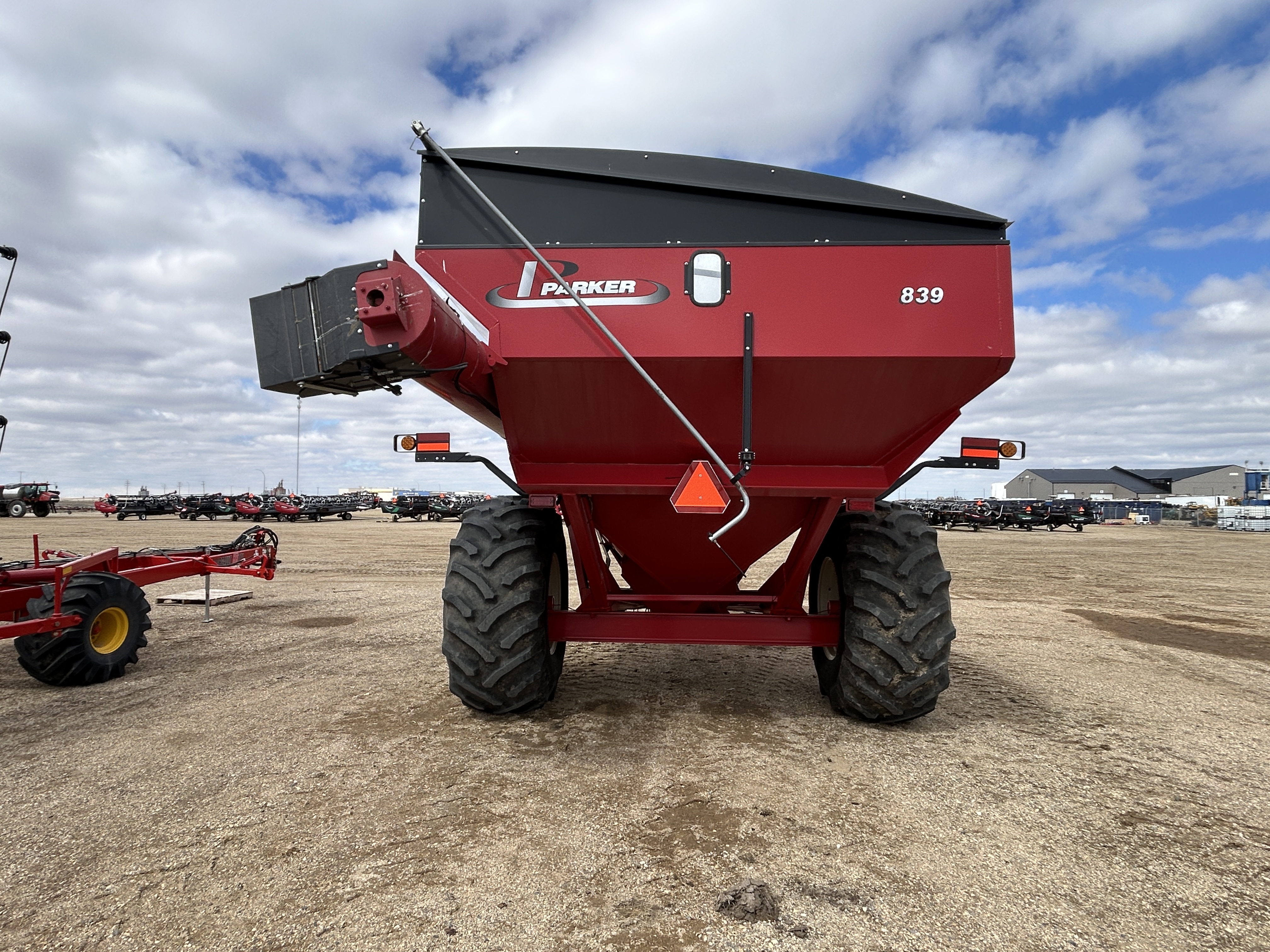 2017 Parker 839 Grain Cart