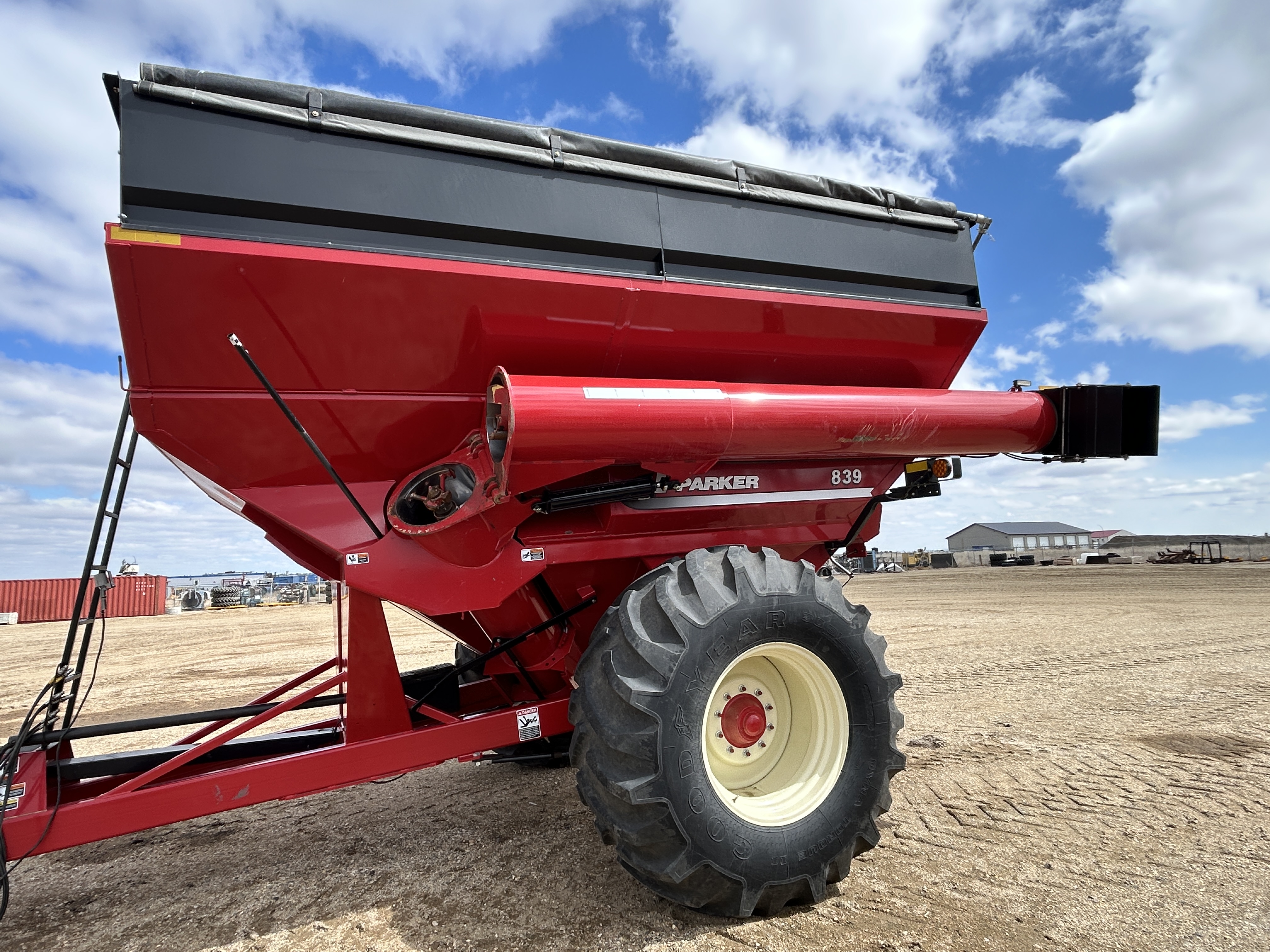 2017 Parker 839 Grain Cart