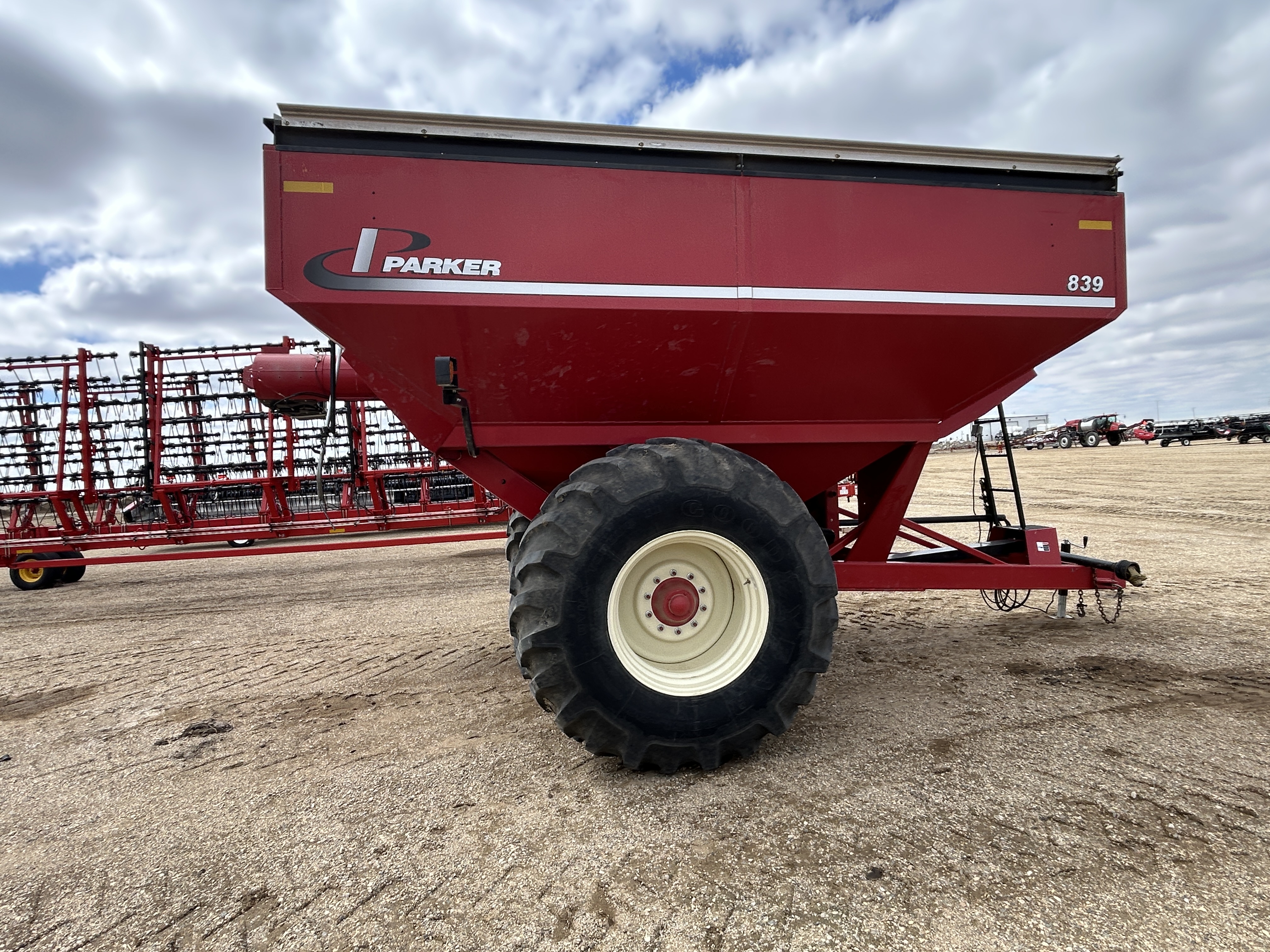 2017 Parker 839 Grain Cart