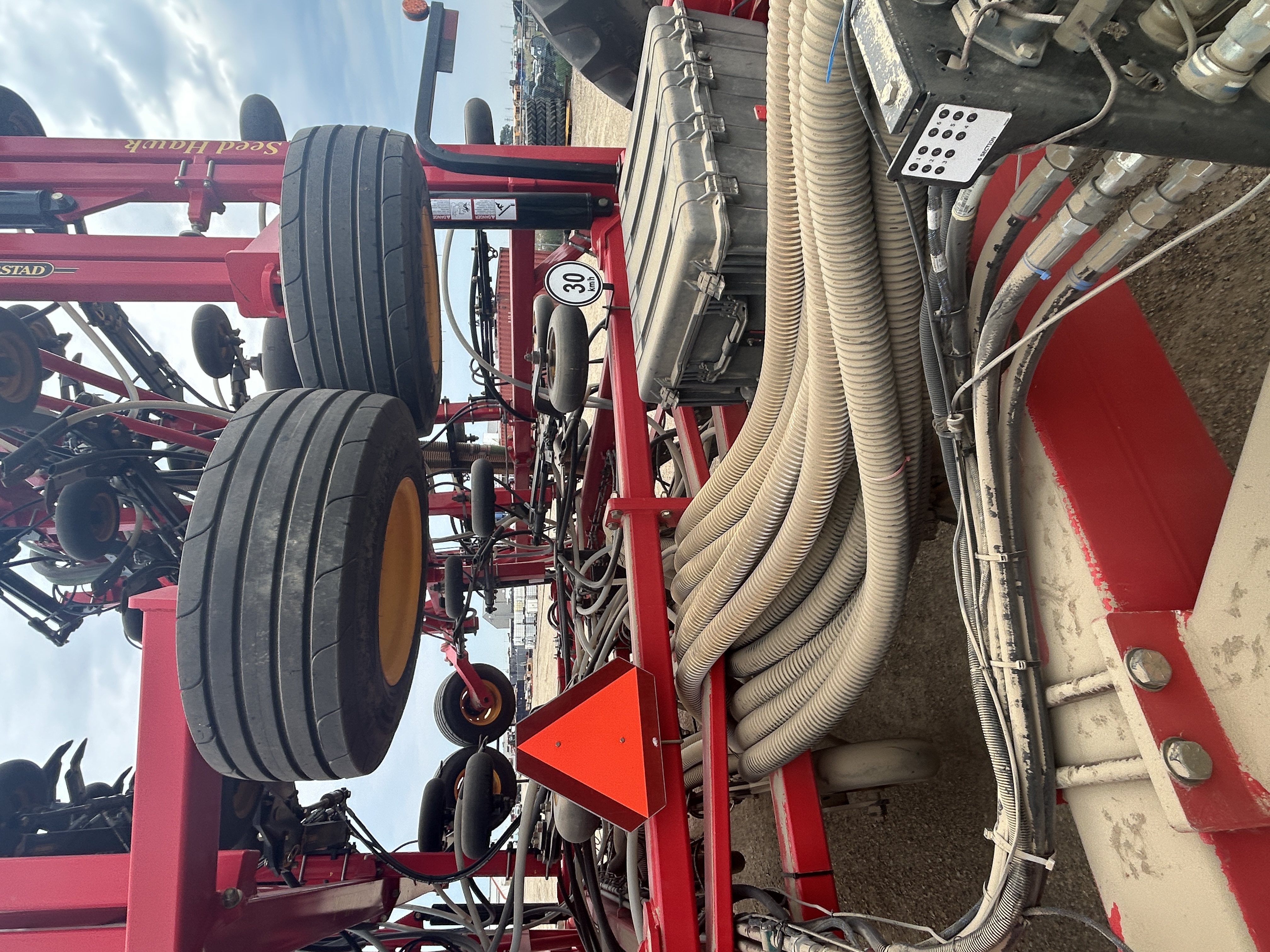 2021 Seed Hawk 6012 & 2020 Flexi-Coil 5860 Air Drill